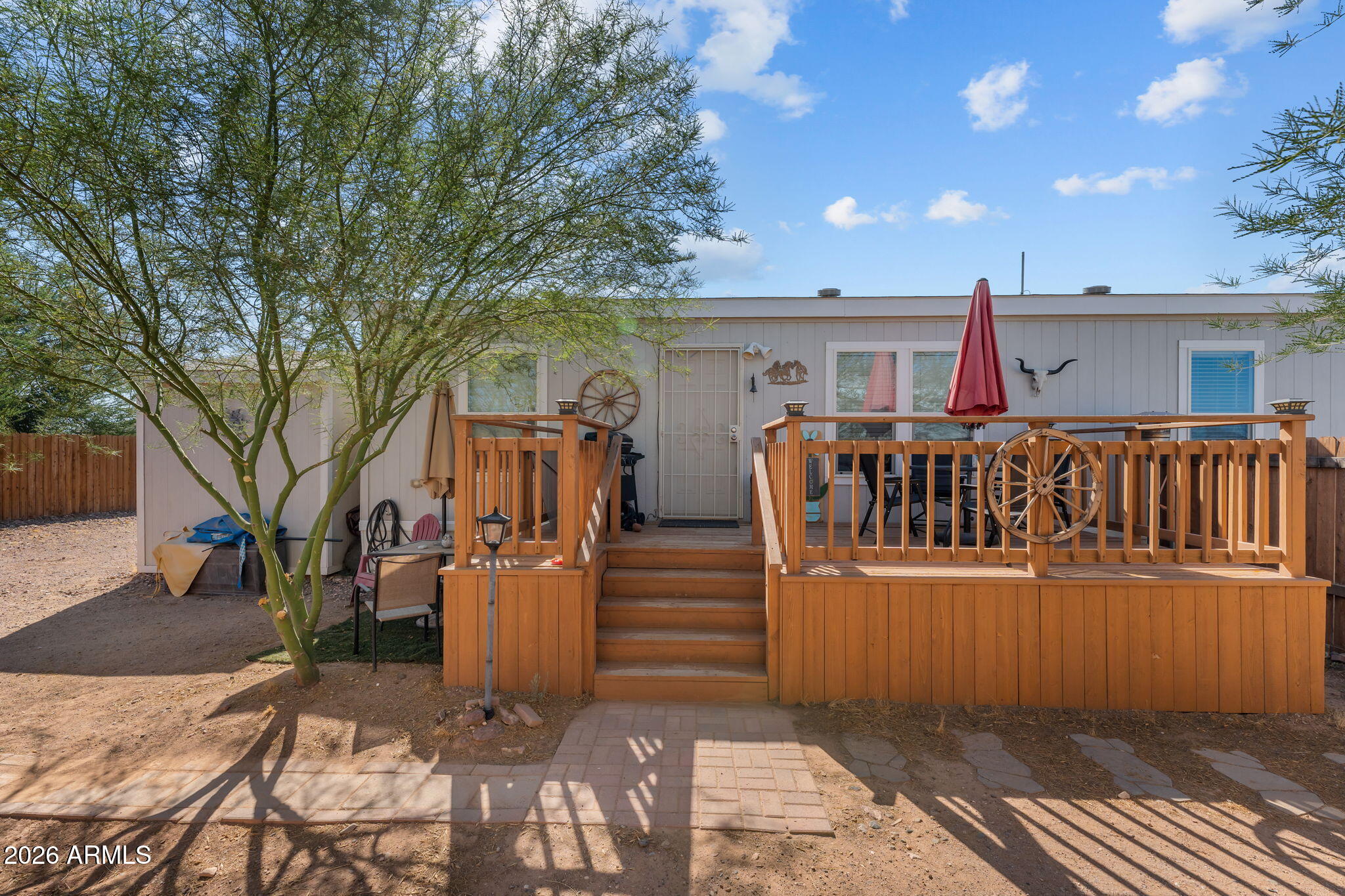 512 W Claessens Drive