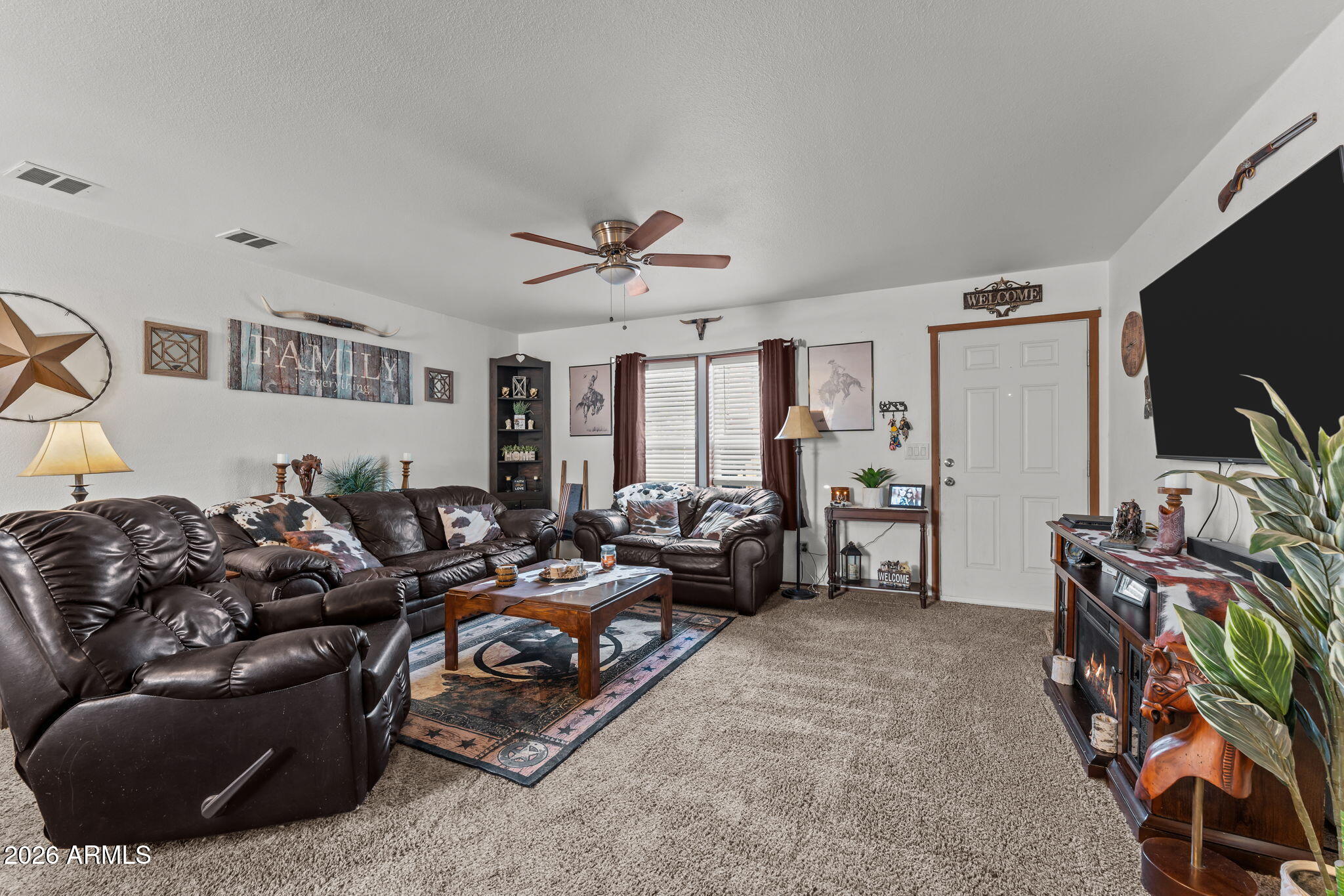 512 W Claessens Drive
