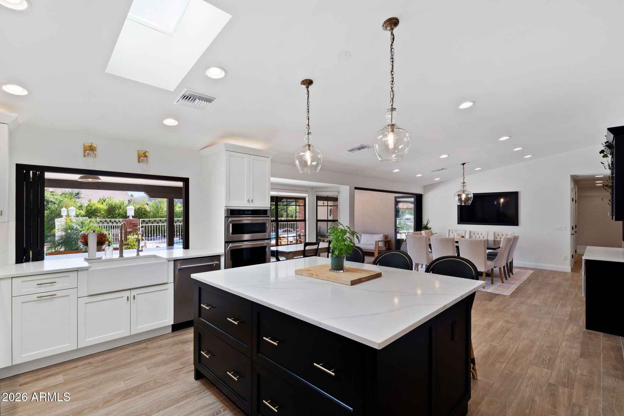 1441 E CAROLINE Lane