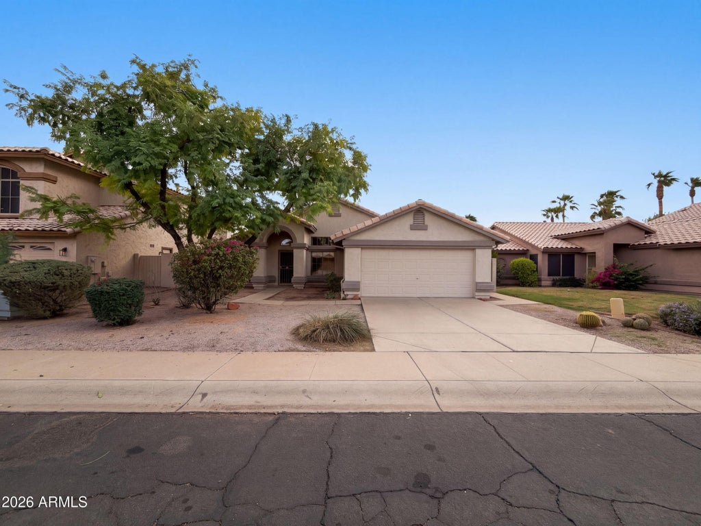 Photo of 1851 E Aspen Way, Gilbert, AZ 85234 (MLS # 7093643)