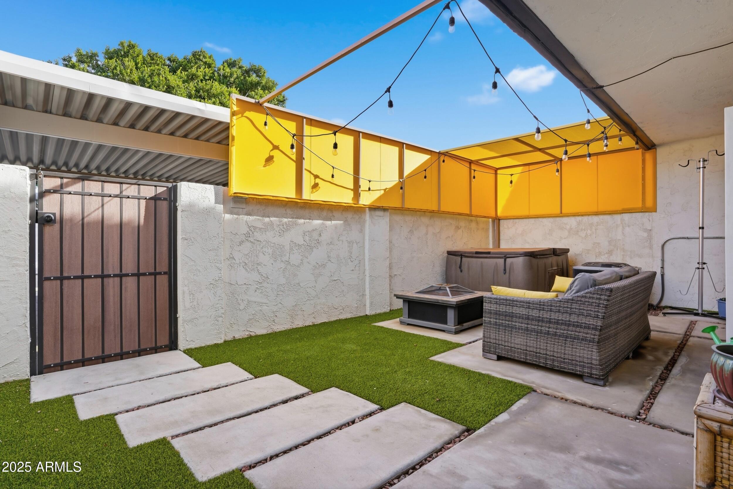 2810 E GLENROSA Avenue 18