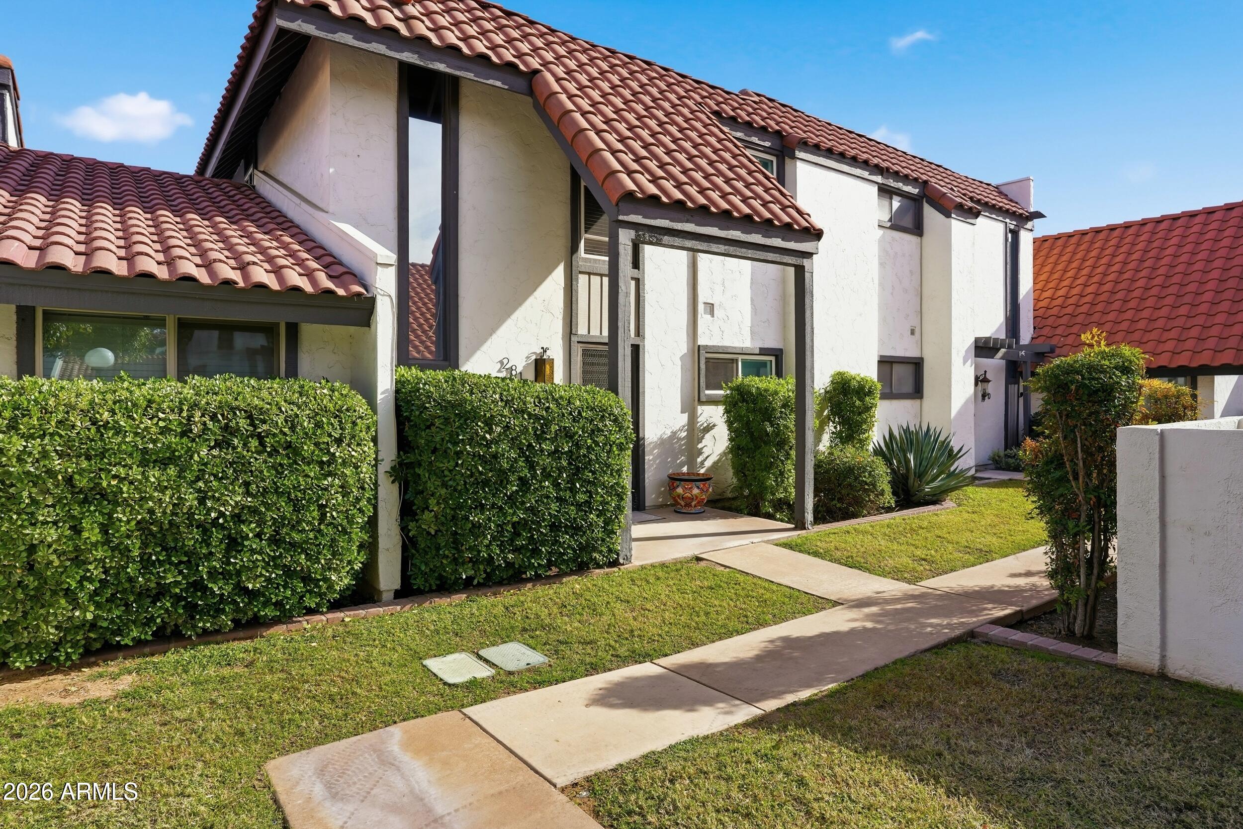 2810 E GLENROSA Avenue 18