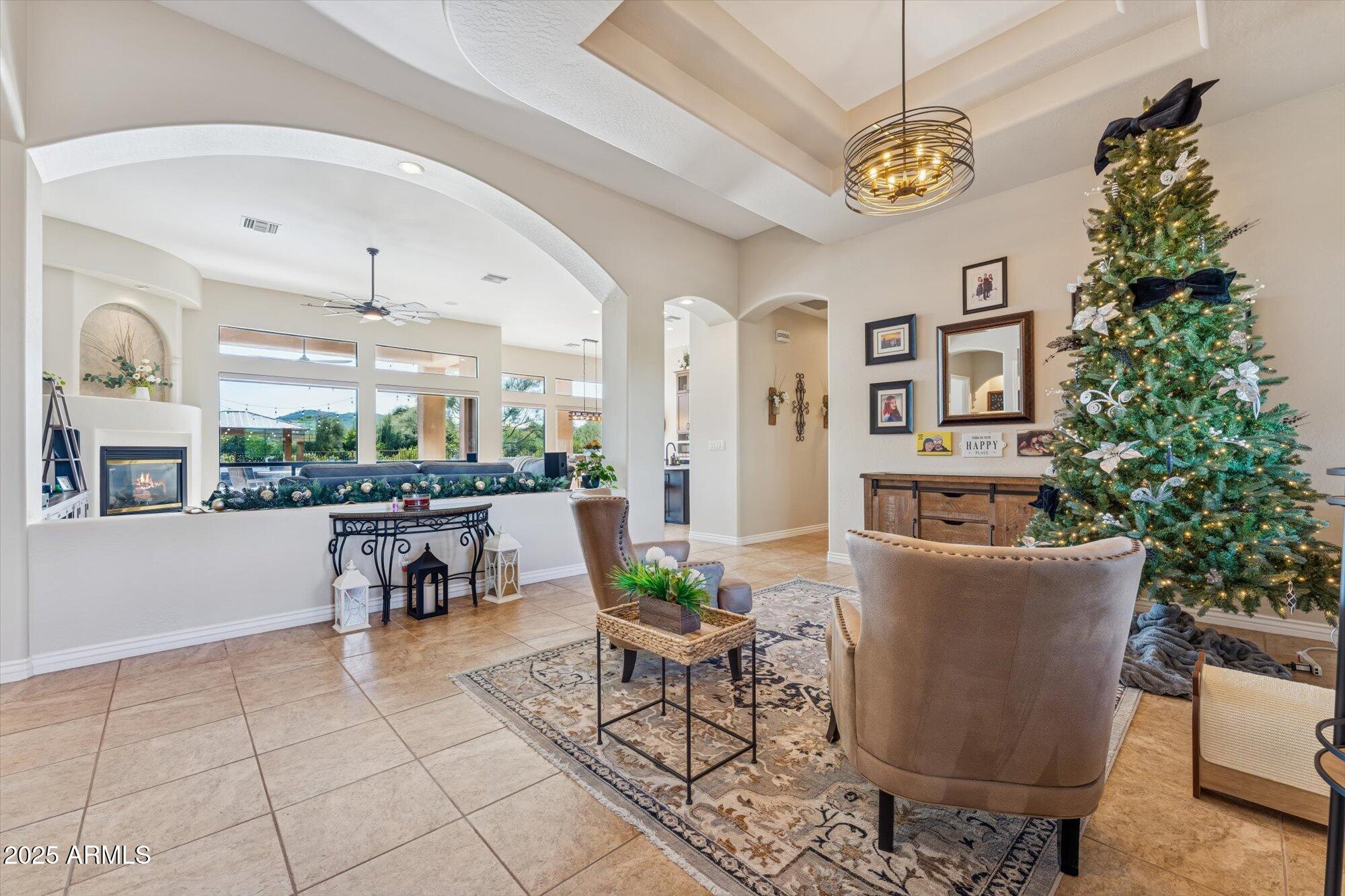 1403 W LEISURE Court