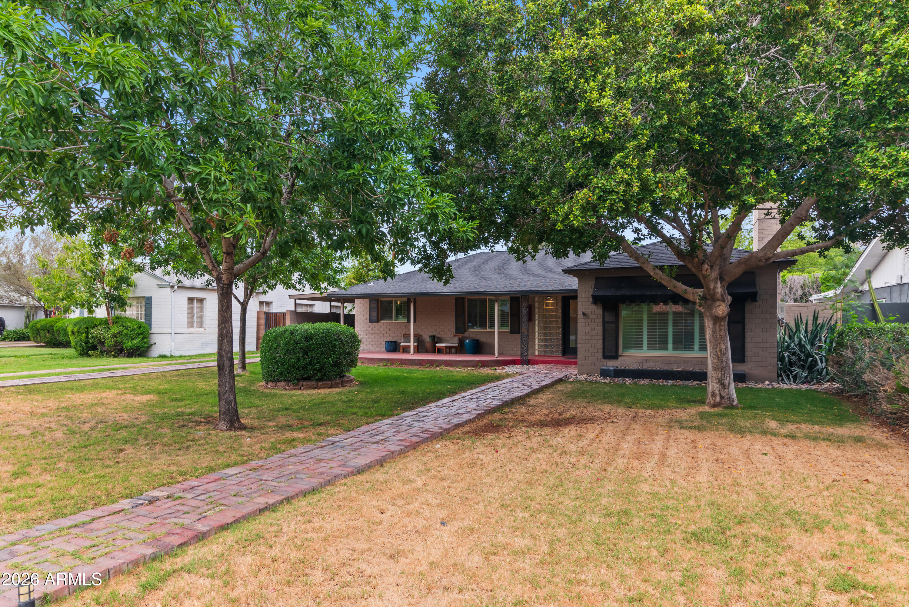 526 W WINDSOR Avenue