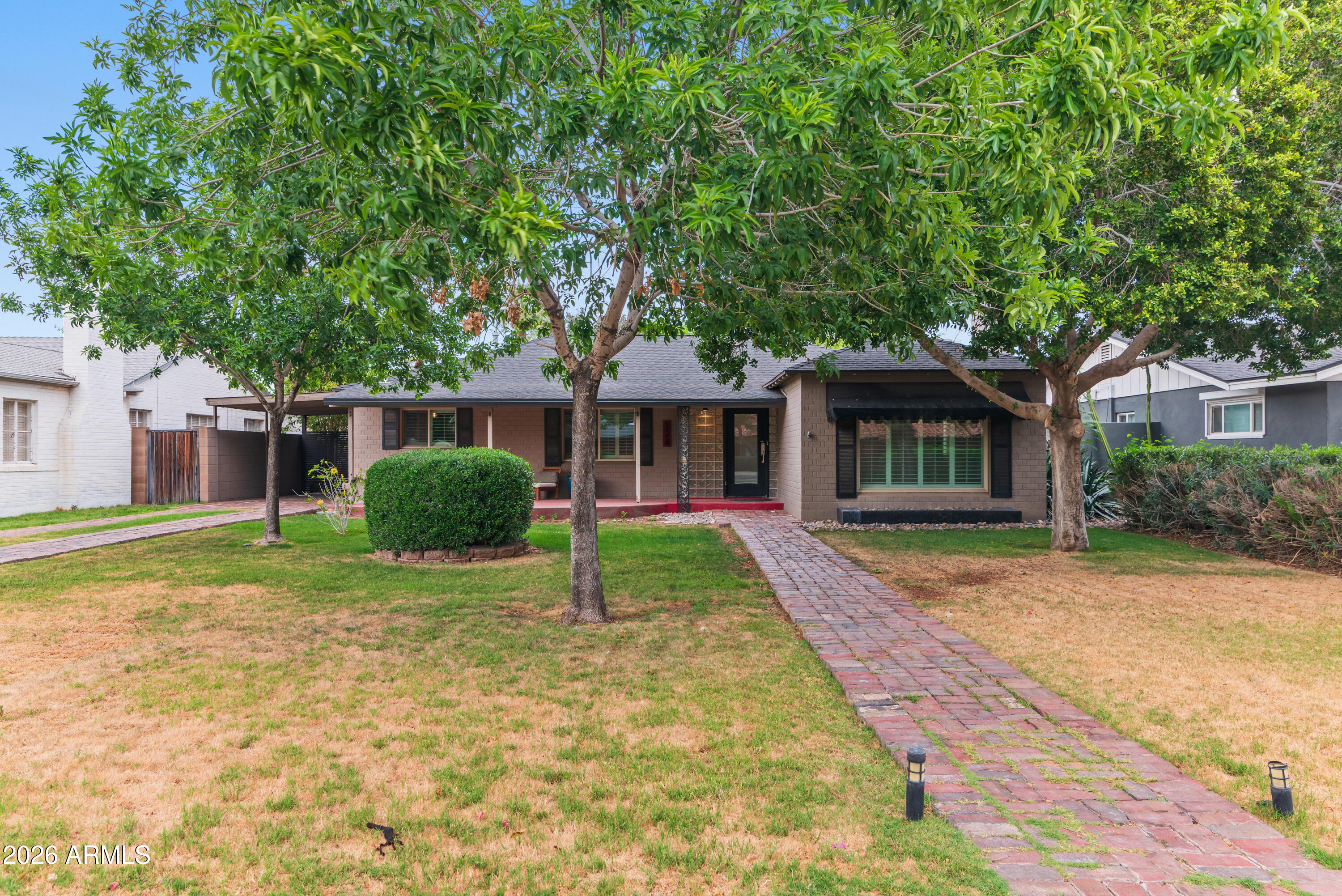 526 W WINDSOR Avenue