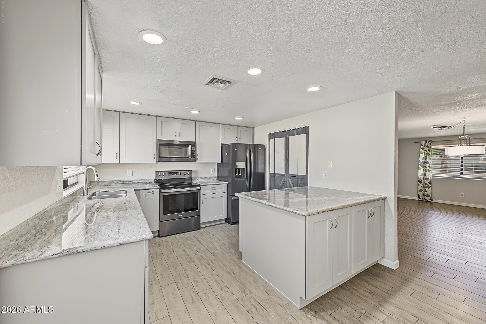 1618 W NOPAL Drive