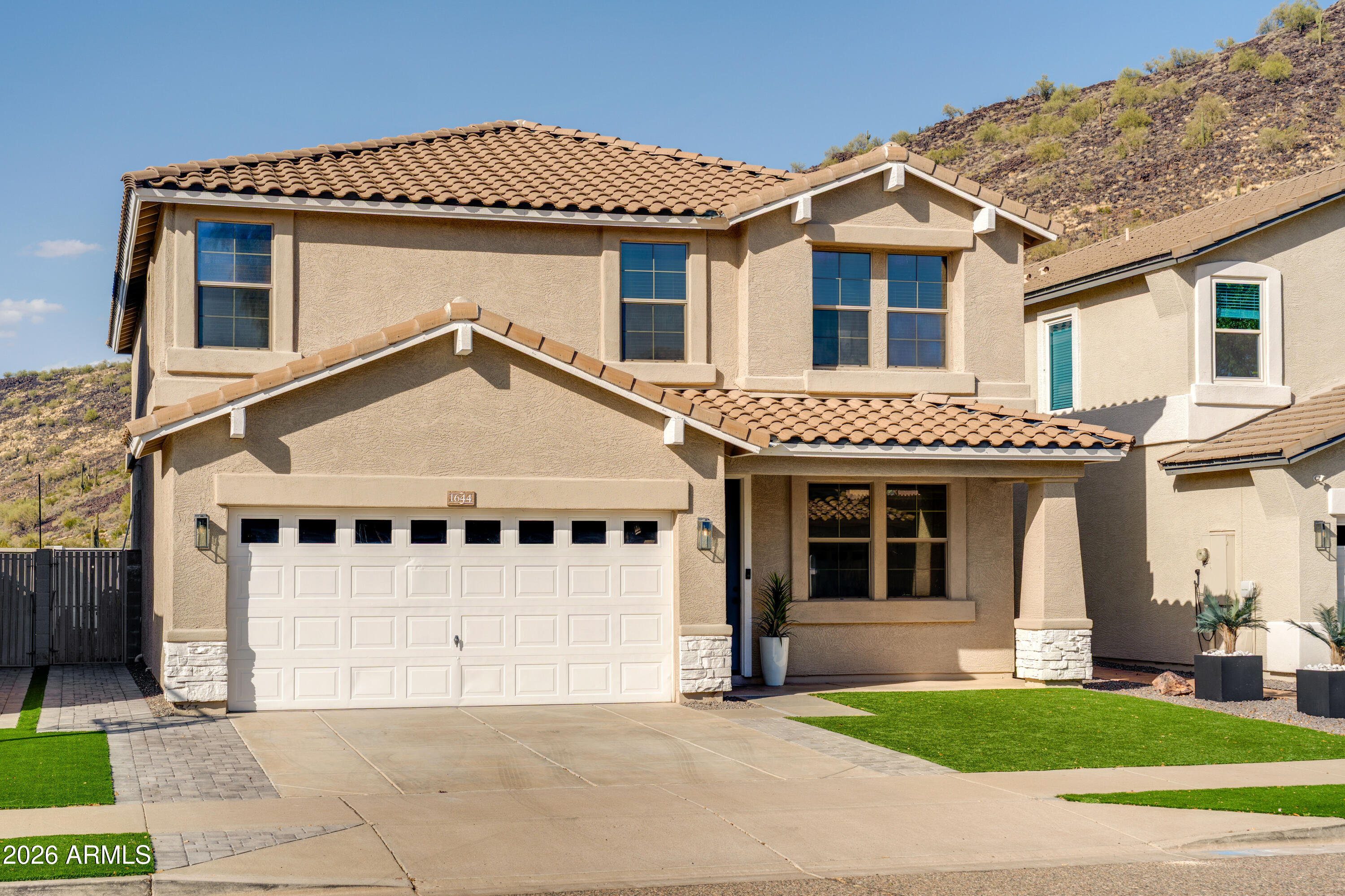 1644 E CIELO GRANDE Avenue