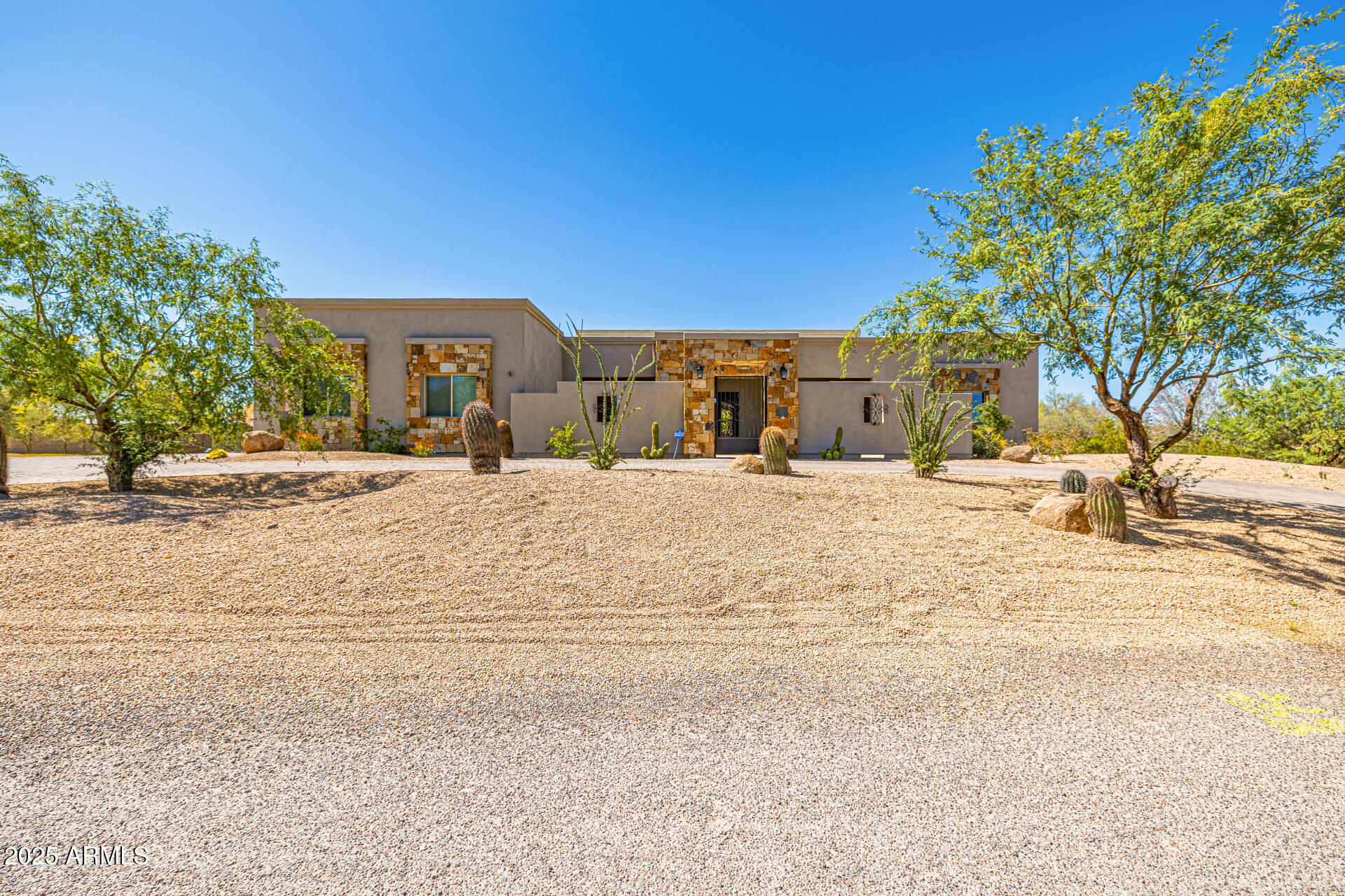 5515 E DALE Lane