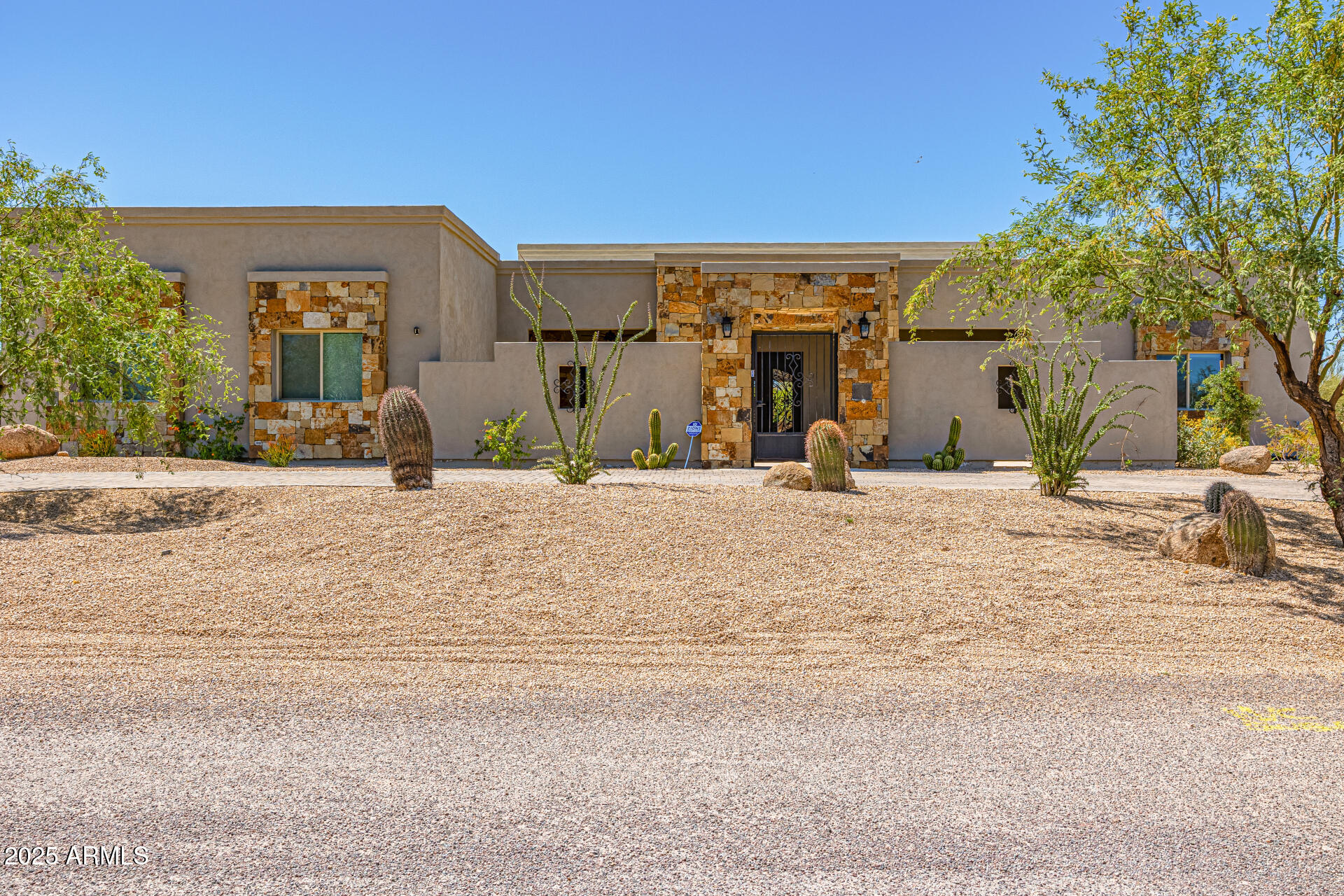 5515 E DALE Lane