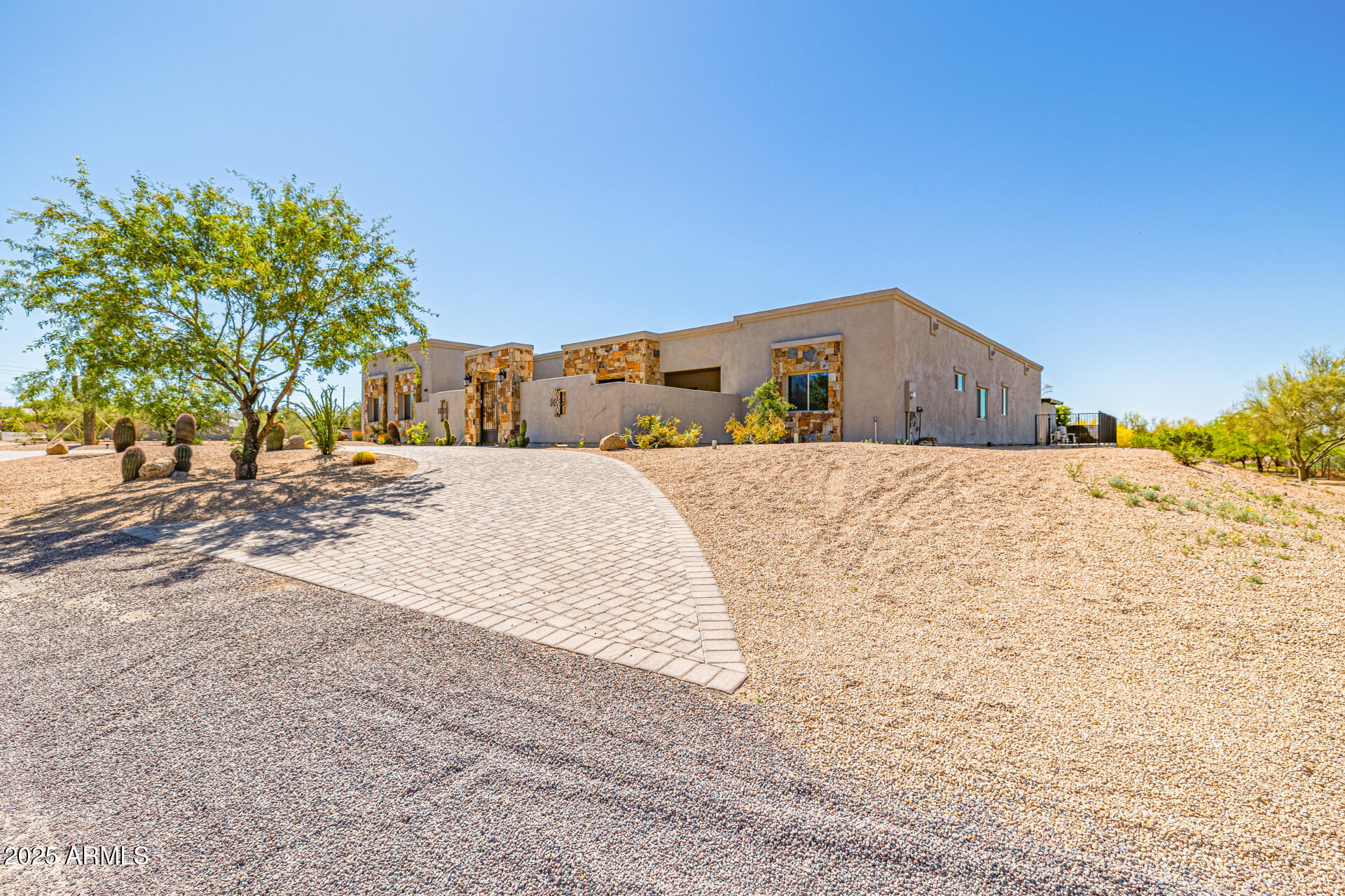 5515 E DALE Lane