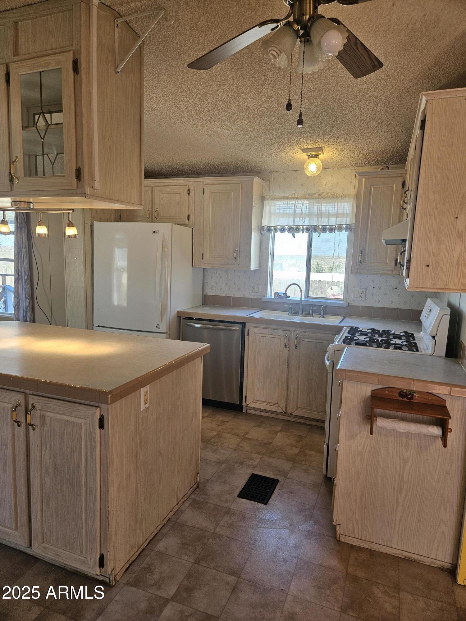 Desert Hills Estate Mobile Home Park - Residential