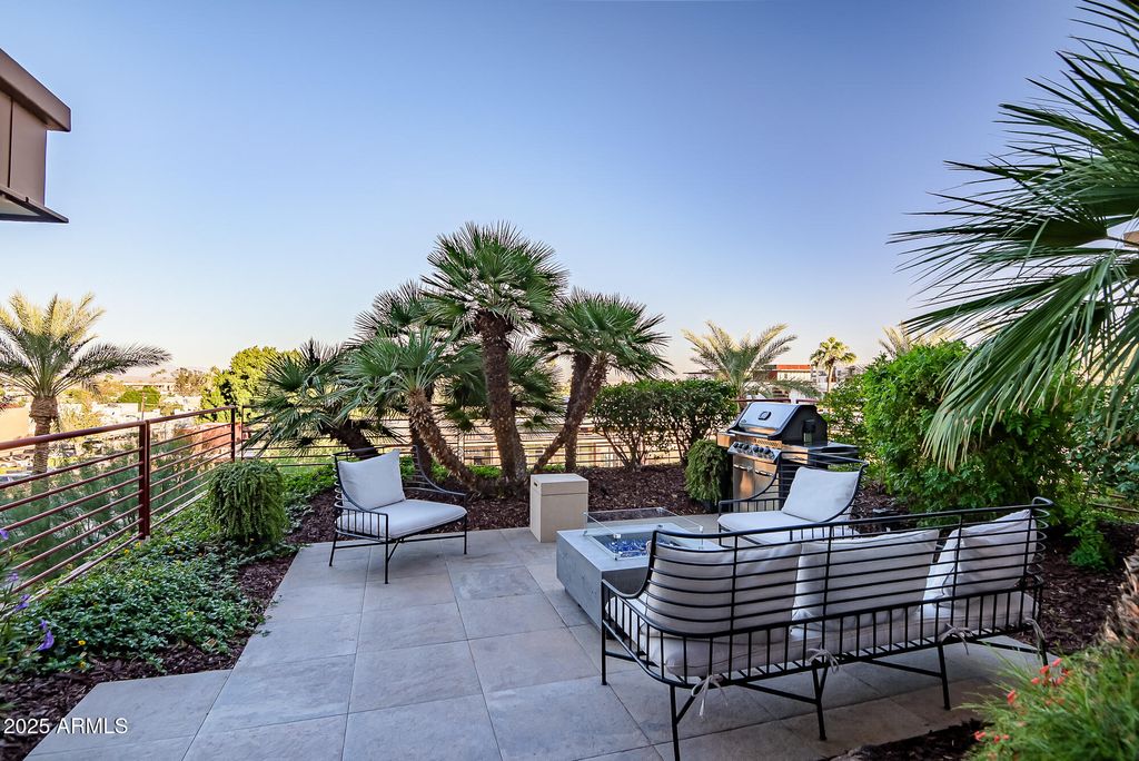 Photo of 7167 E Rancho Vista Drive #4007, Scottsdale, AZ 85251 (MLS # 6943906)