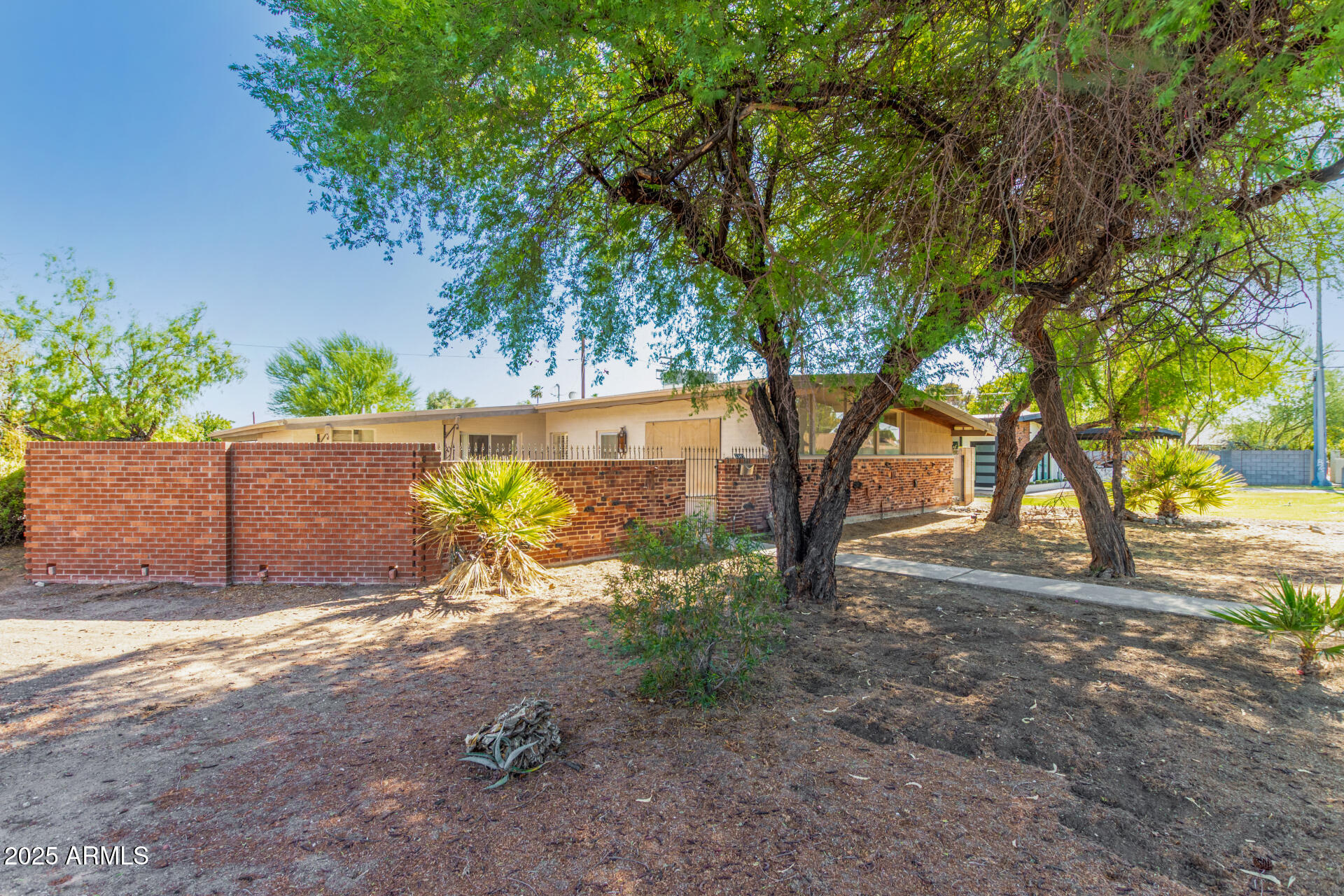 1345 E ROSE Lane