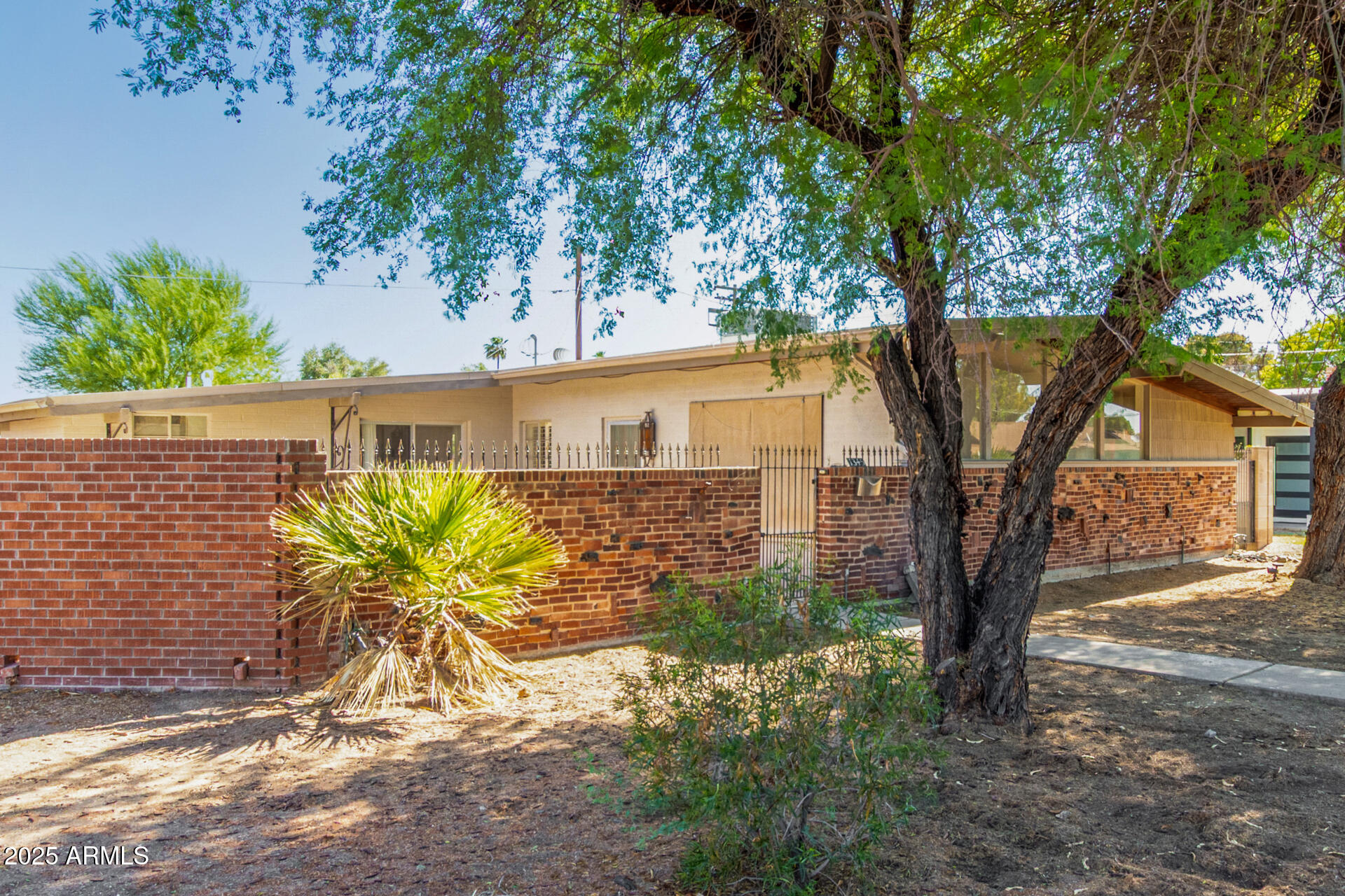 1345 E ROSE Lane