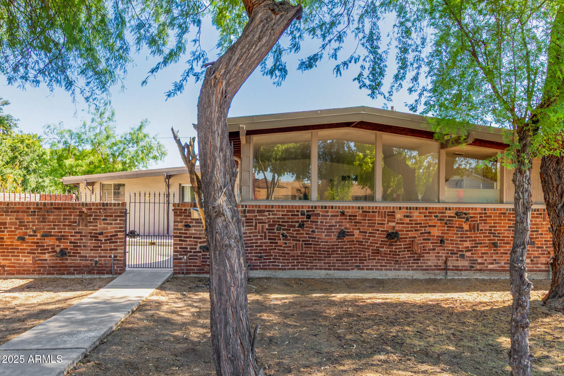 1345 E ROSE Lane
