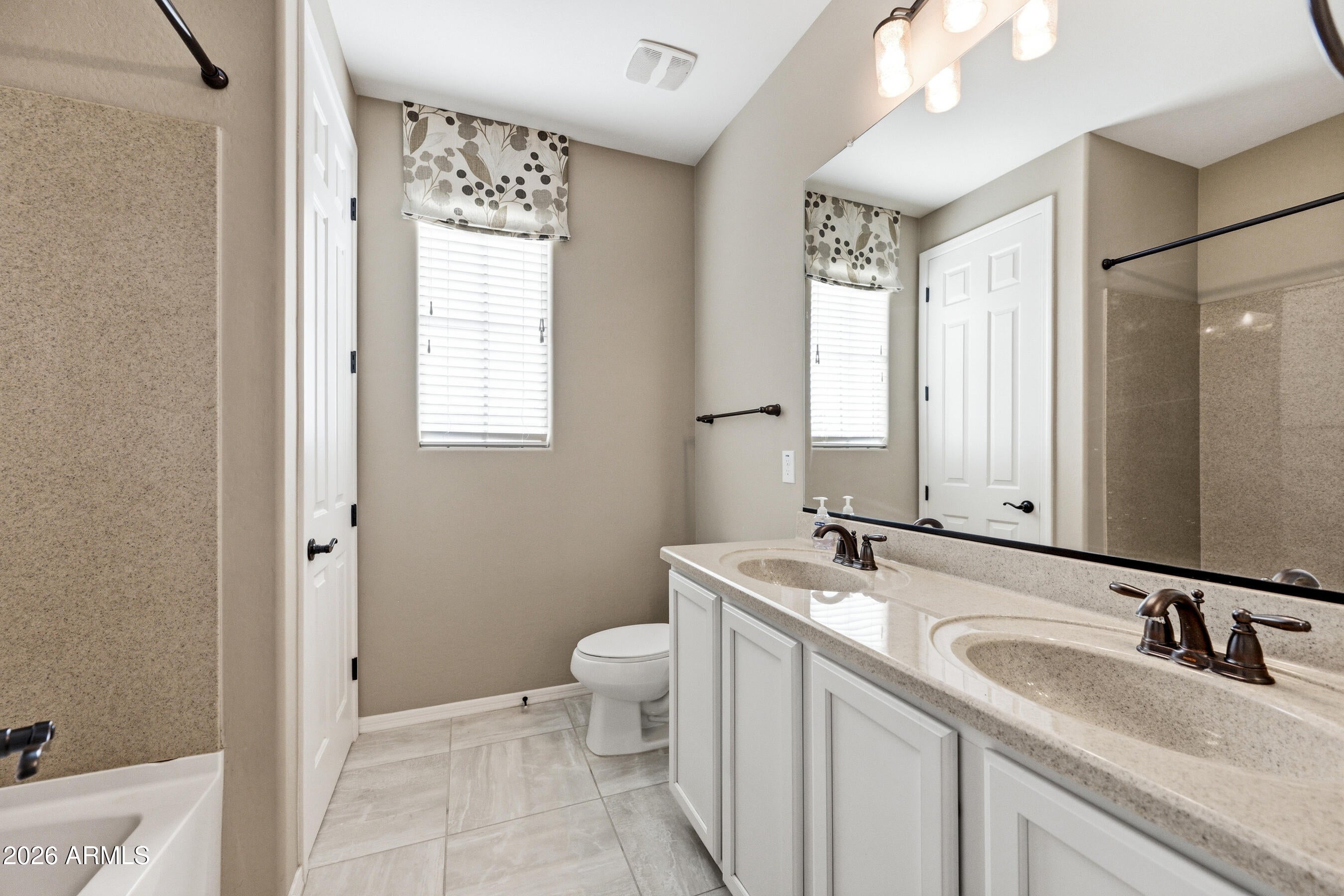 1930 E HORSESHOE Drive