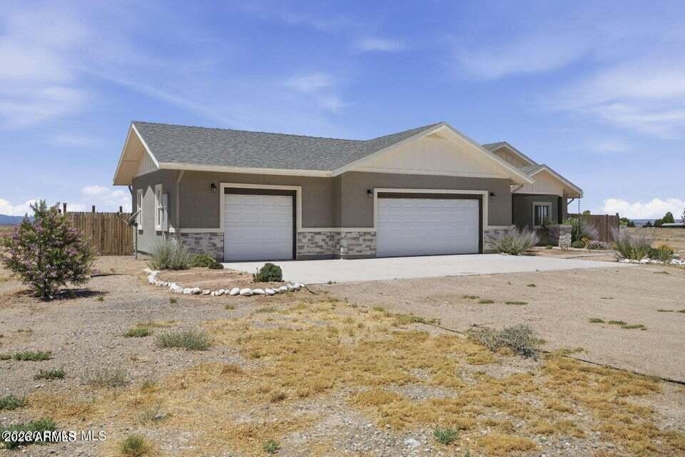 26180 N Vineyard Lane
