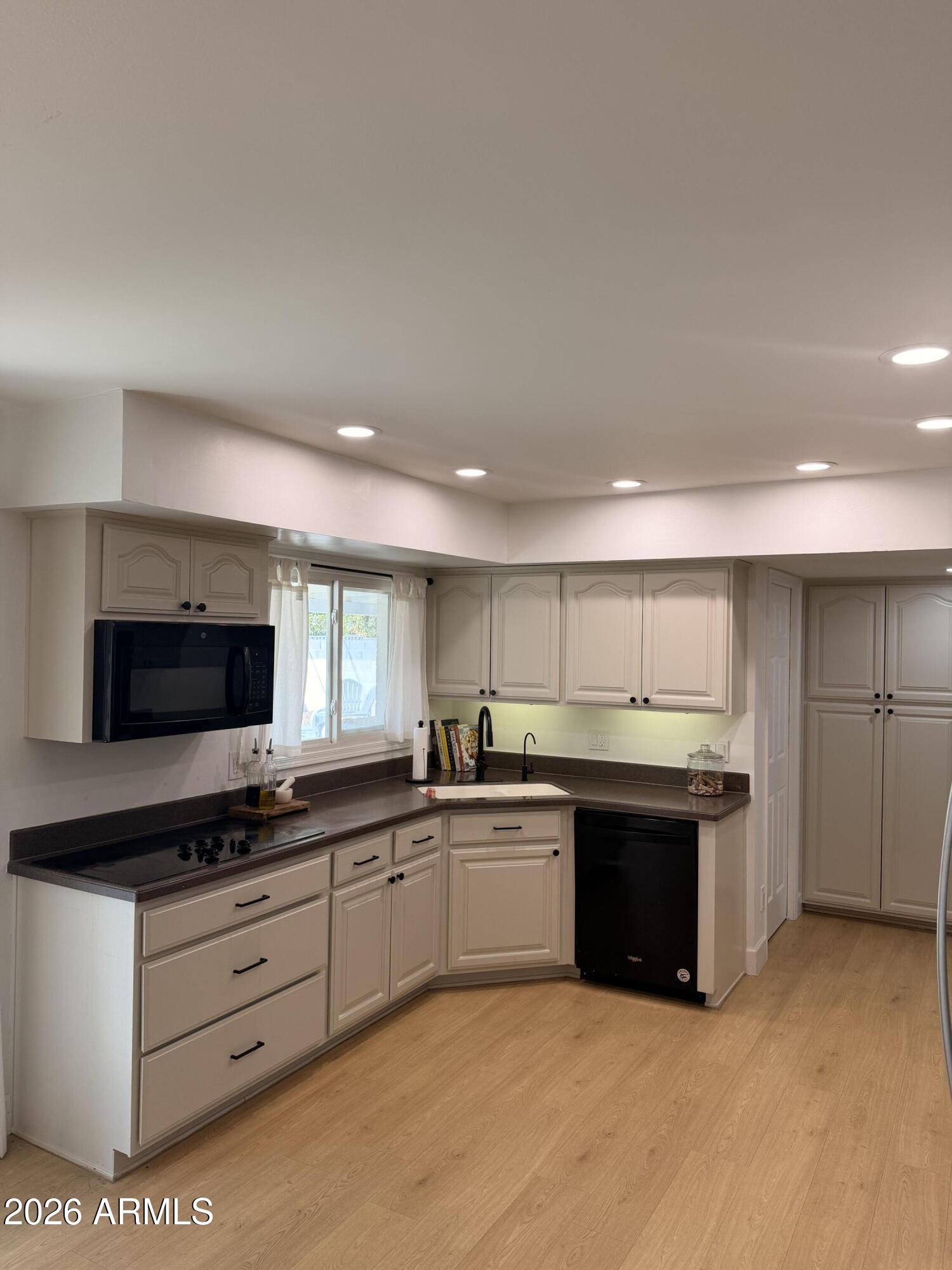 8537 E JACKRABBIT Road