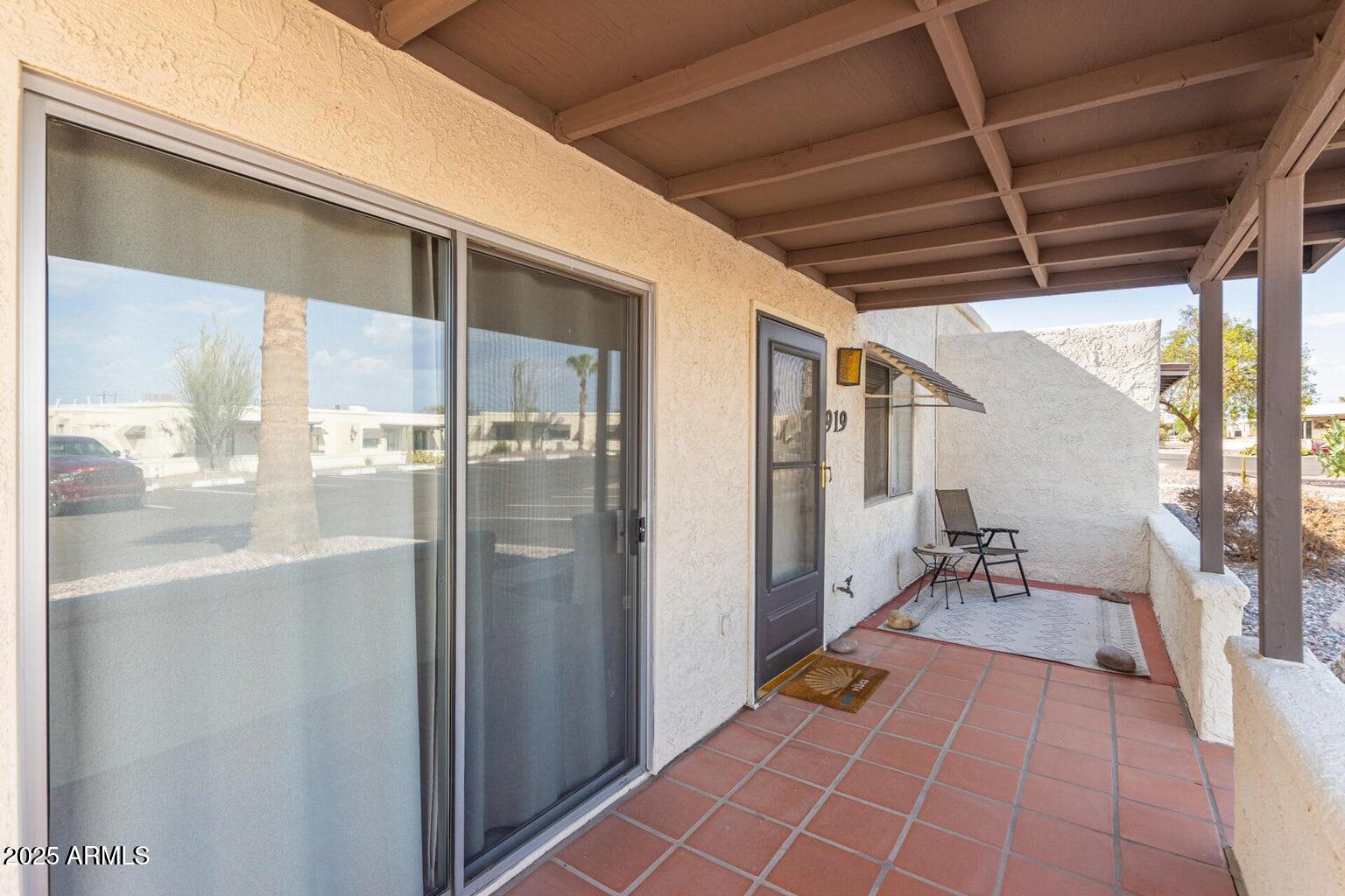 919 E LANCASTER Circle