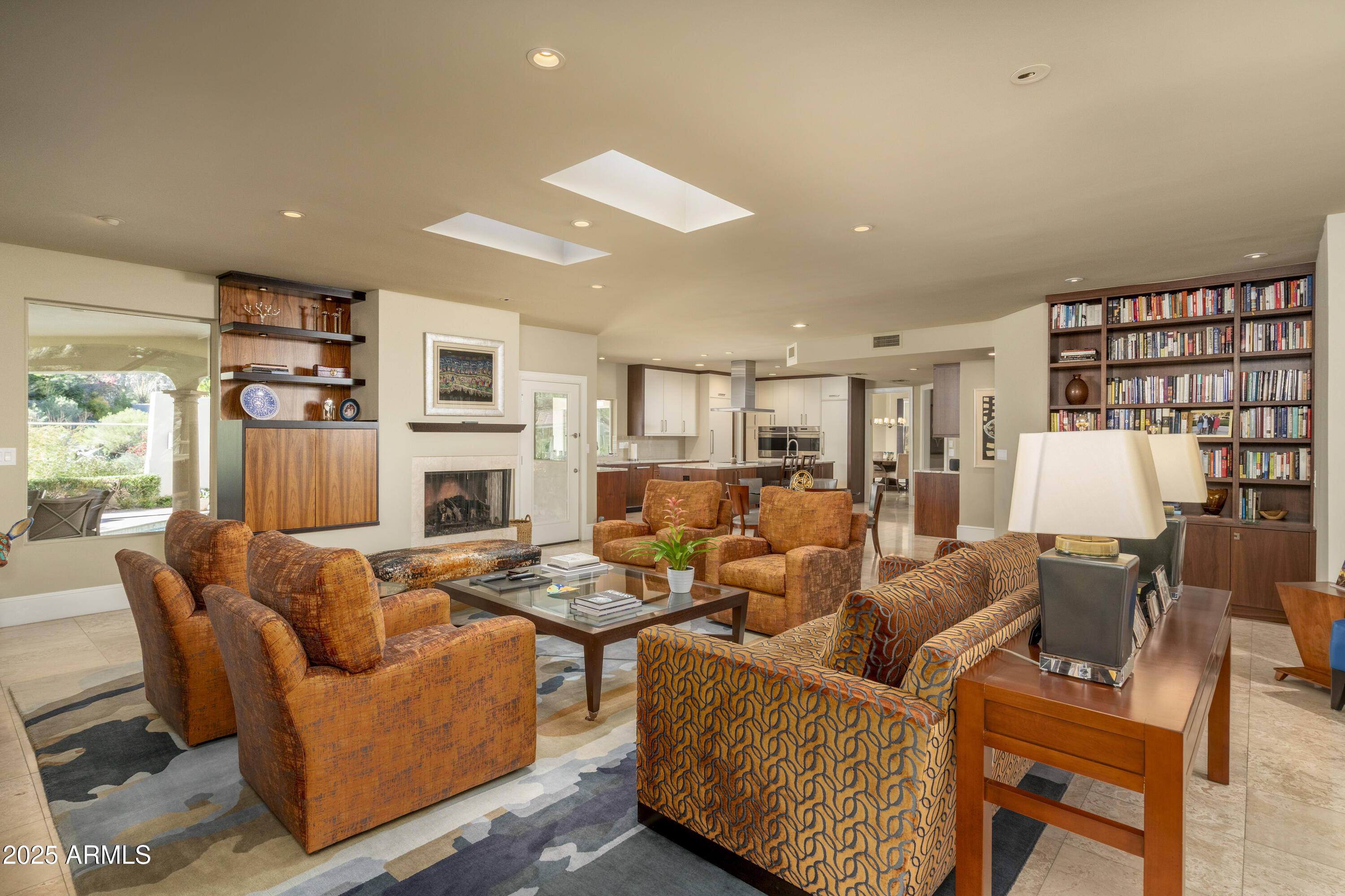 LINCOLN HILLS - Residential