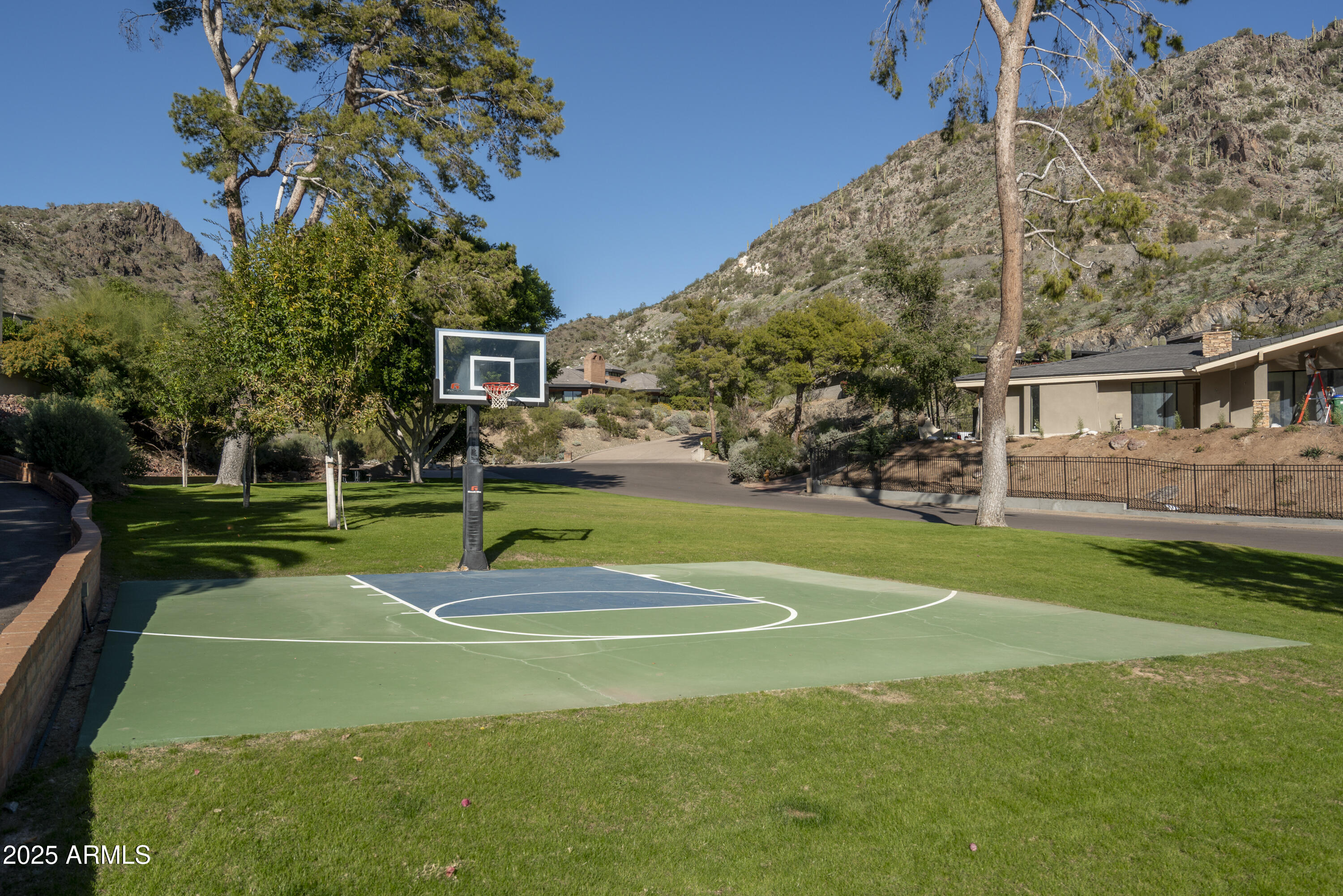 LINCOLN HILLS - Residential