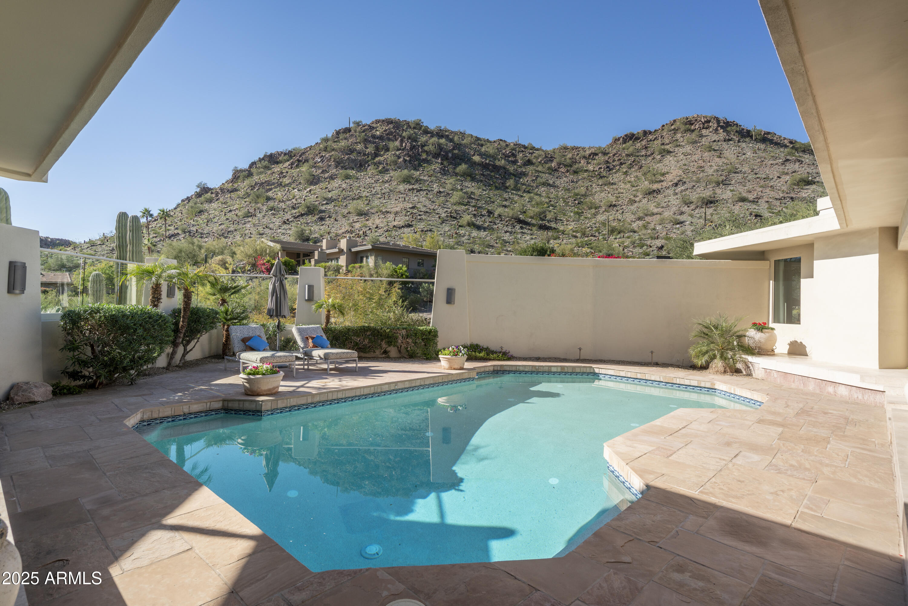 LINCOLN HILLS - Residential