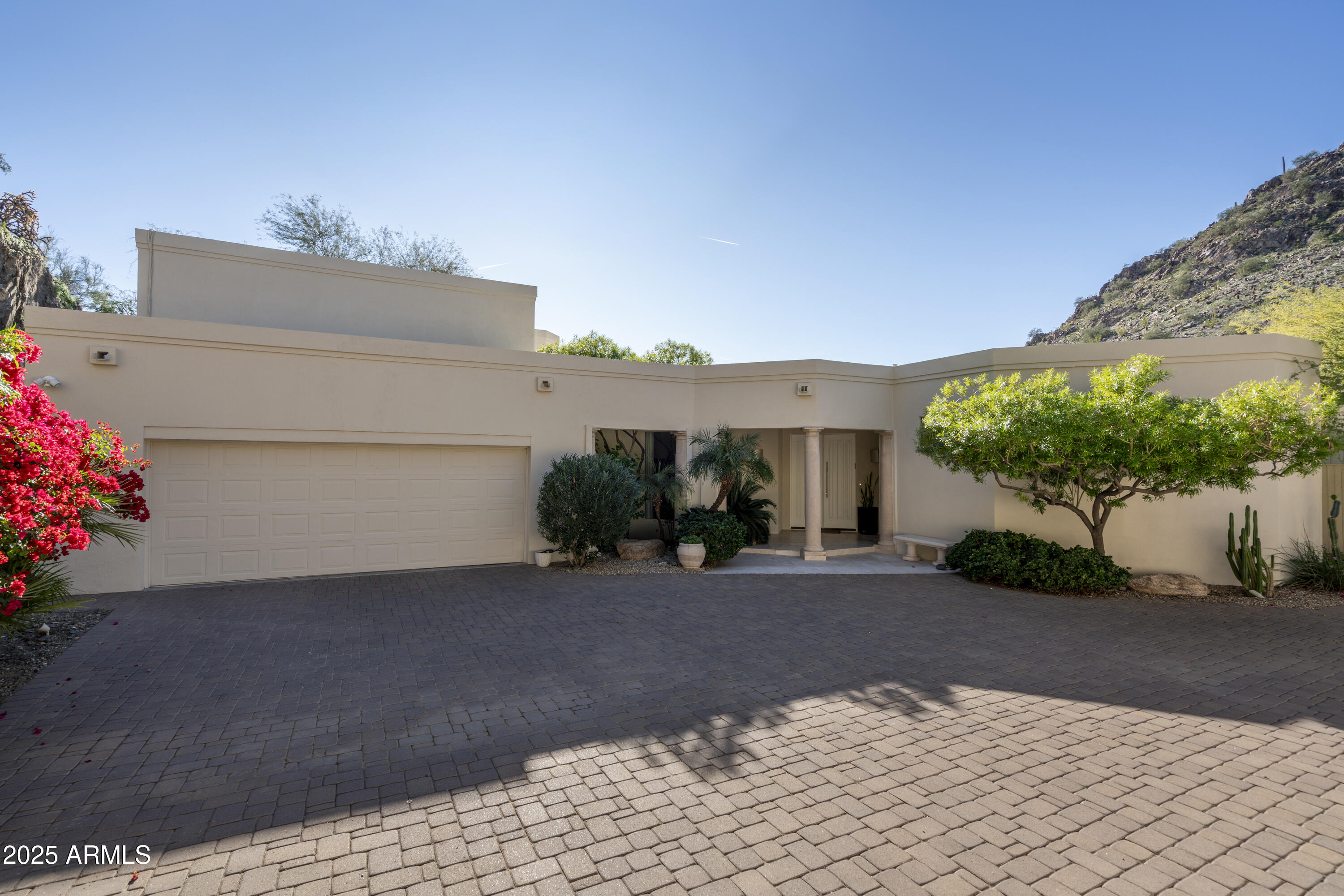 LINCOLN HILLS - Residential
