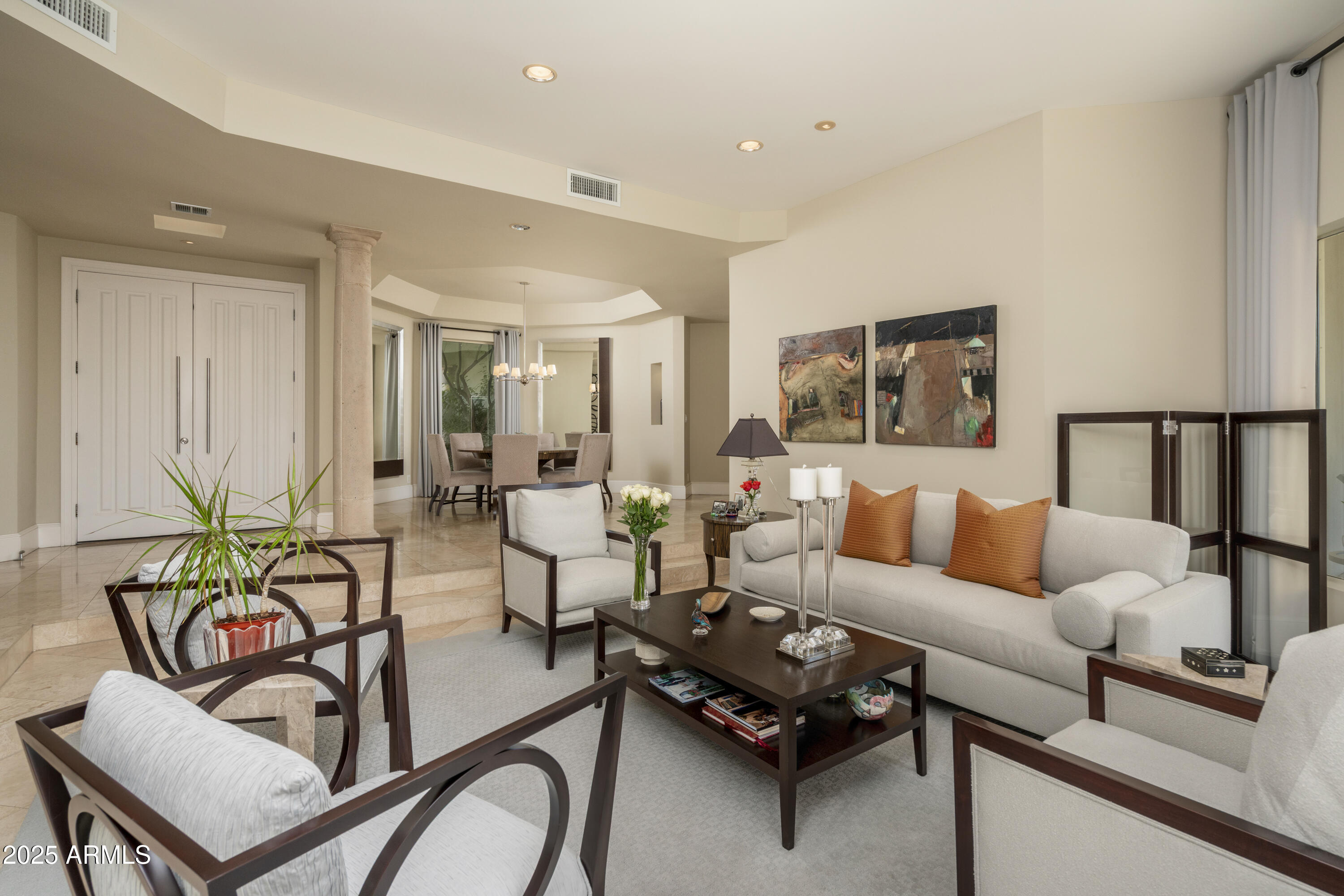 LINCOLN HILLS - Residential