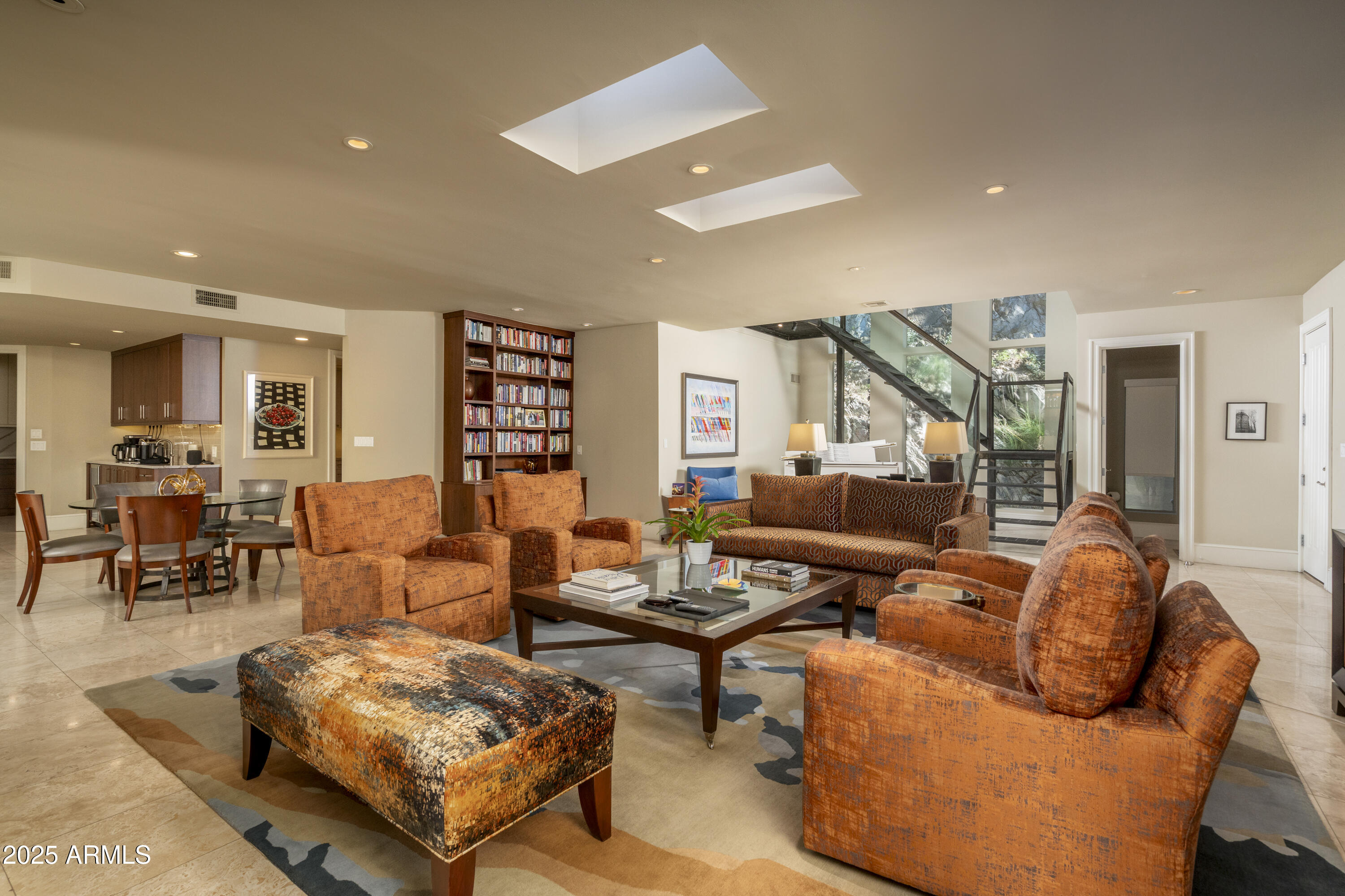 LINCOLN HILLS - Residential