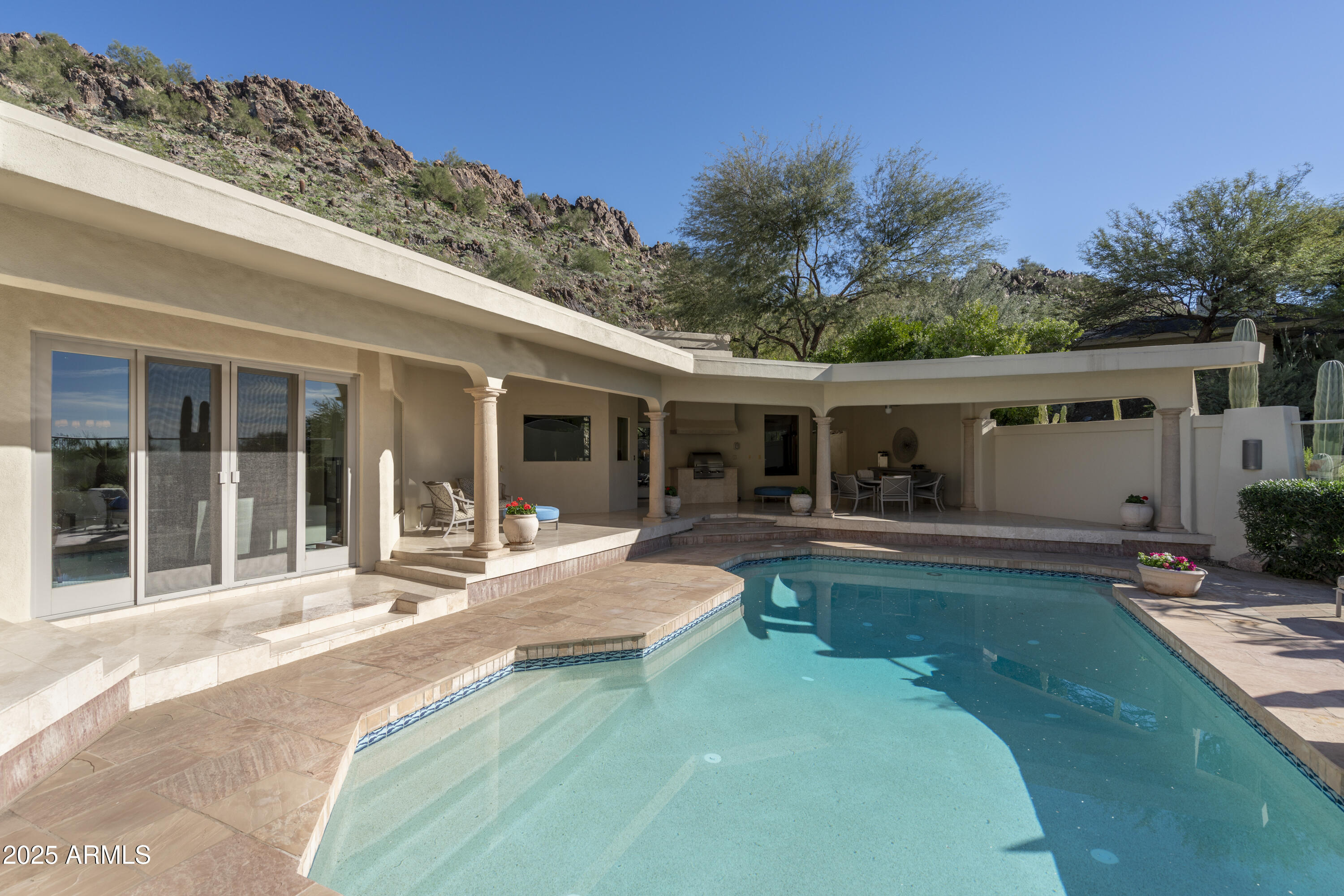 LINCOLN HILLS - Residential