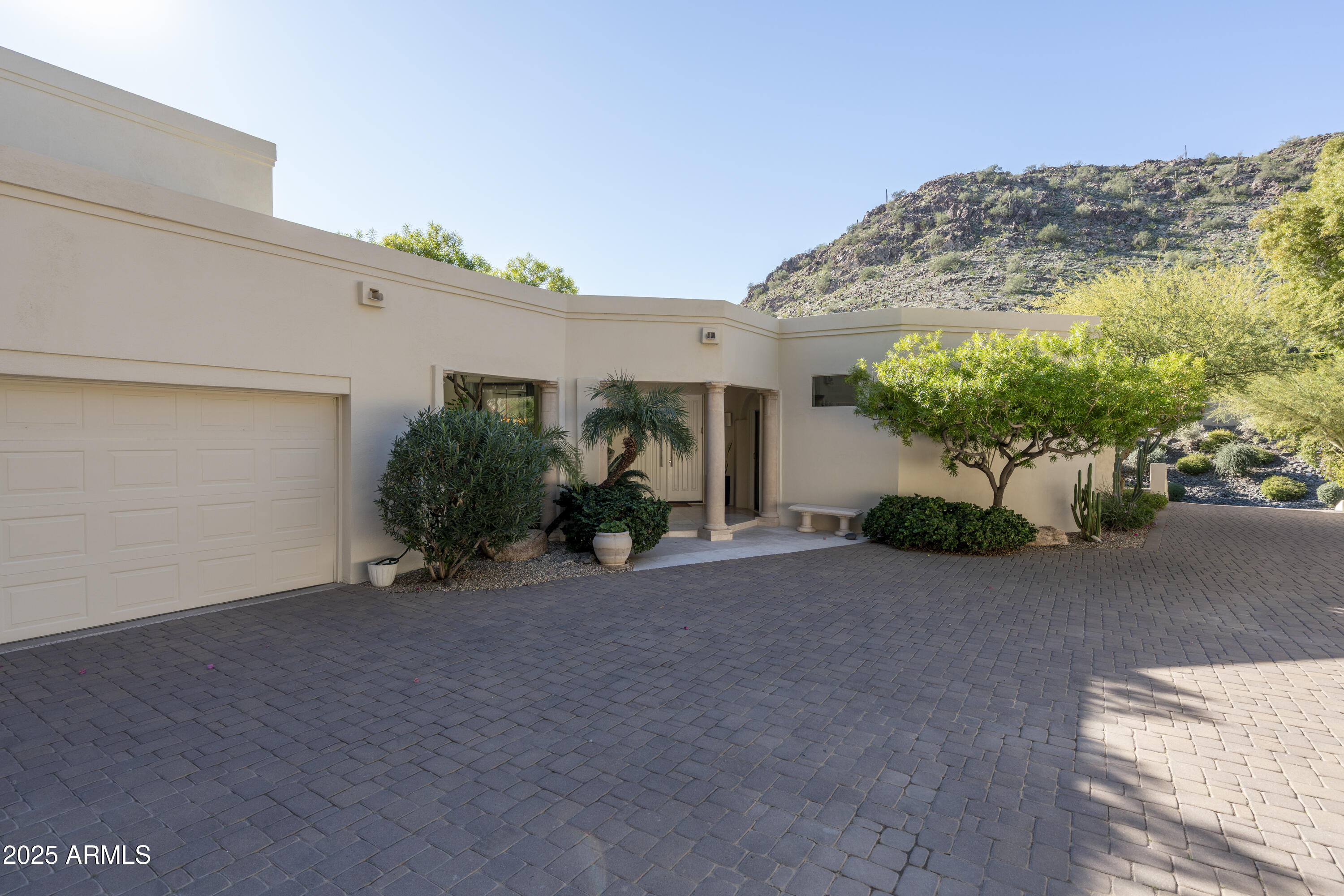 LINCOLN HILLS - Residential