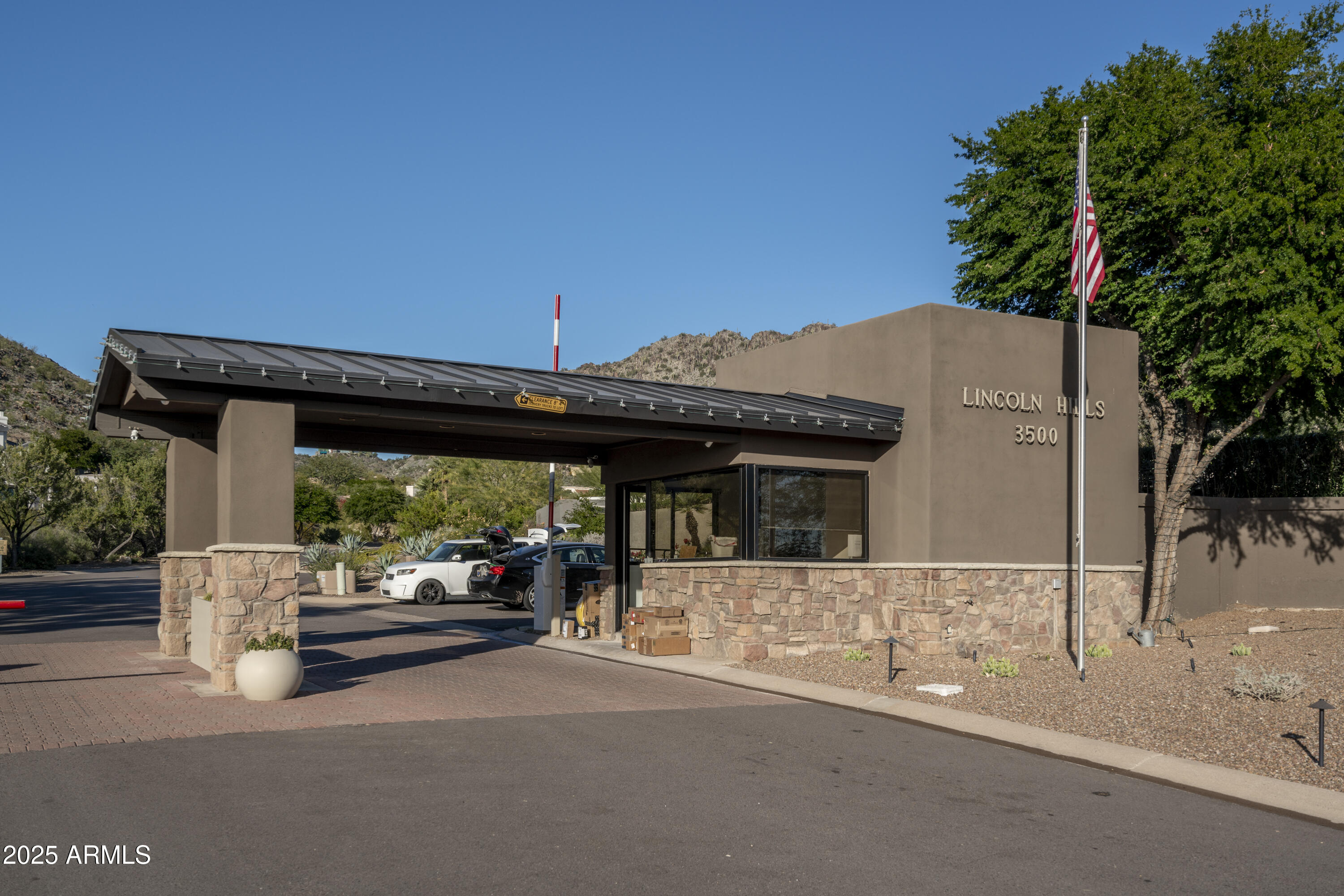 LINCOLN HILLS - Residential