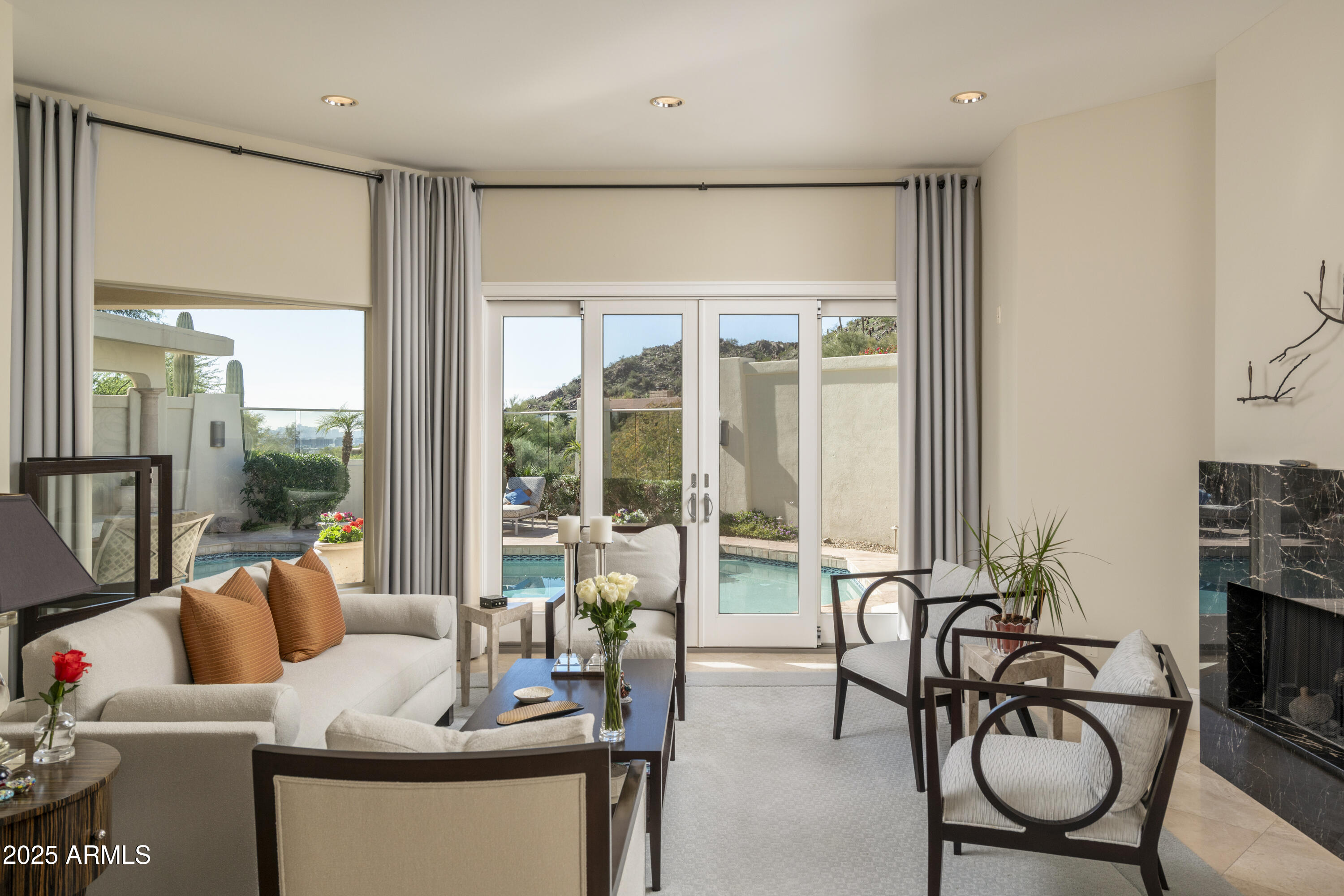 LINCOLN HILLS - Residential