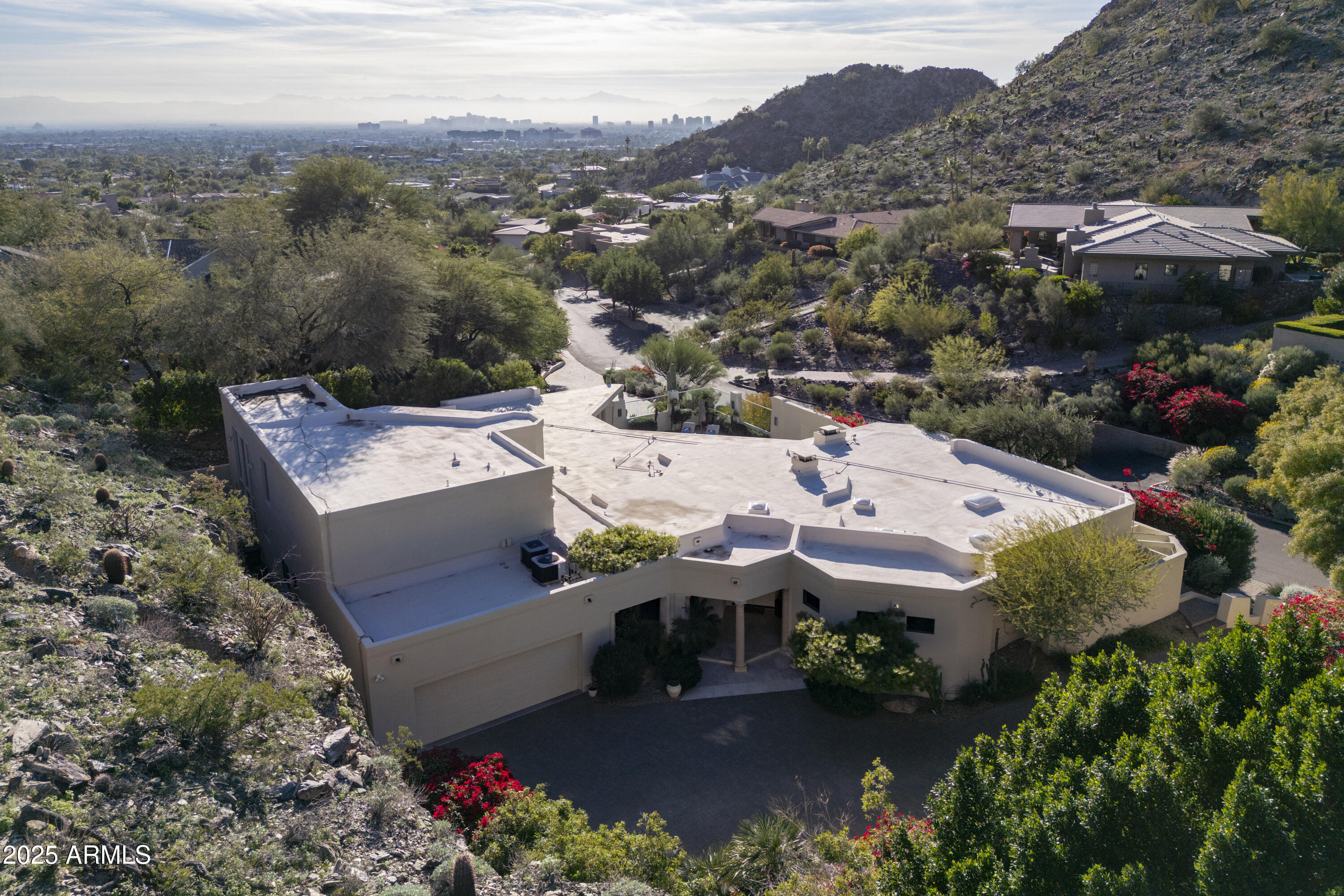 LINCOLN HILLS - Residential