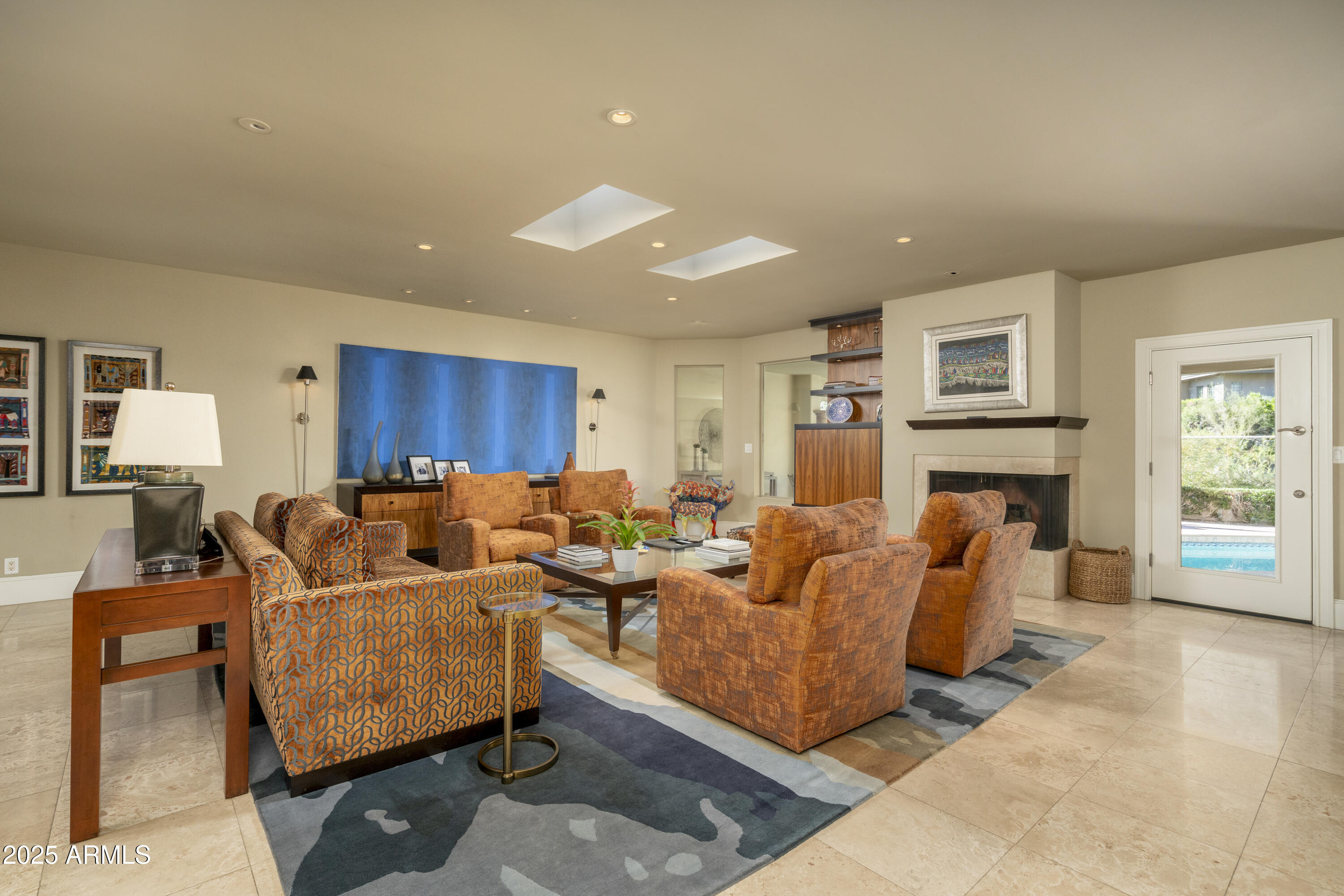 LINCOLN HILLS - Residential