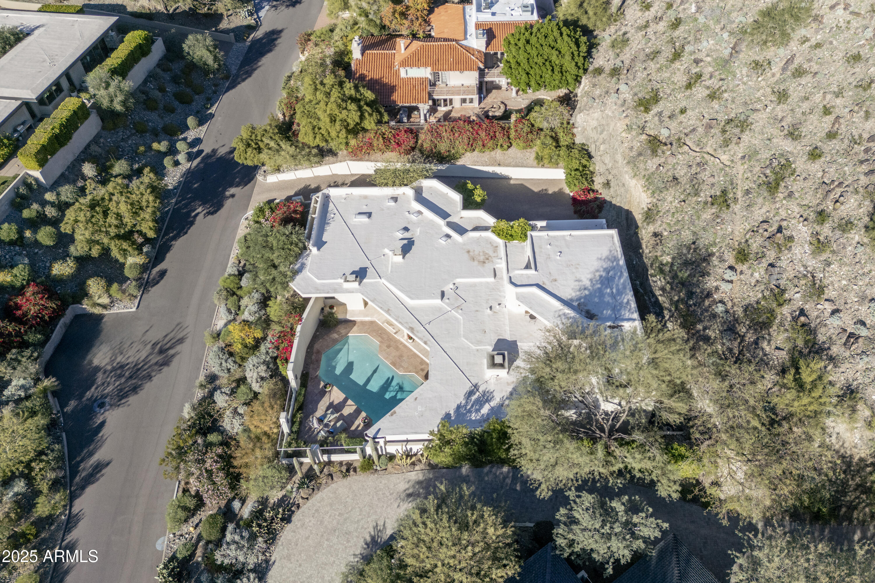 LINCOLN HILLS - Residential