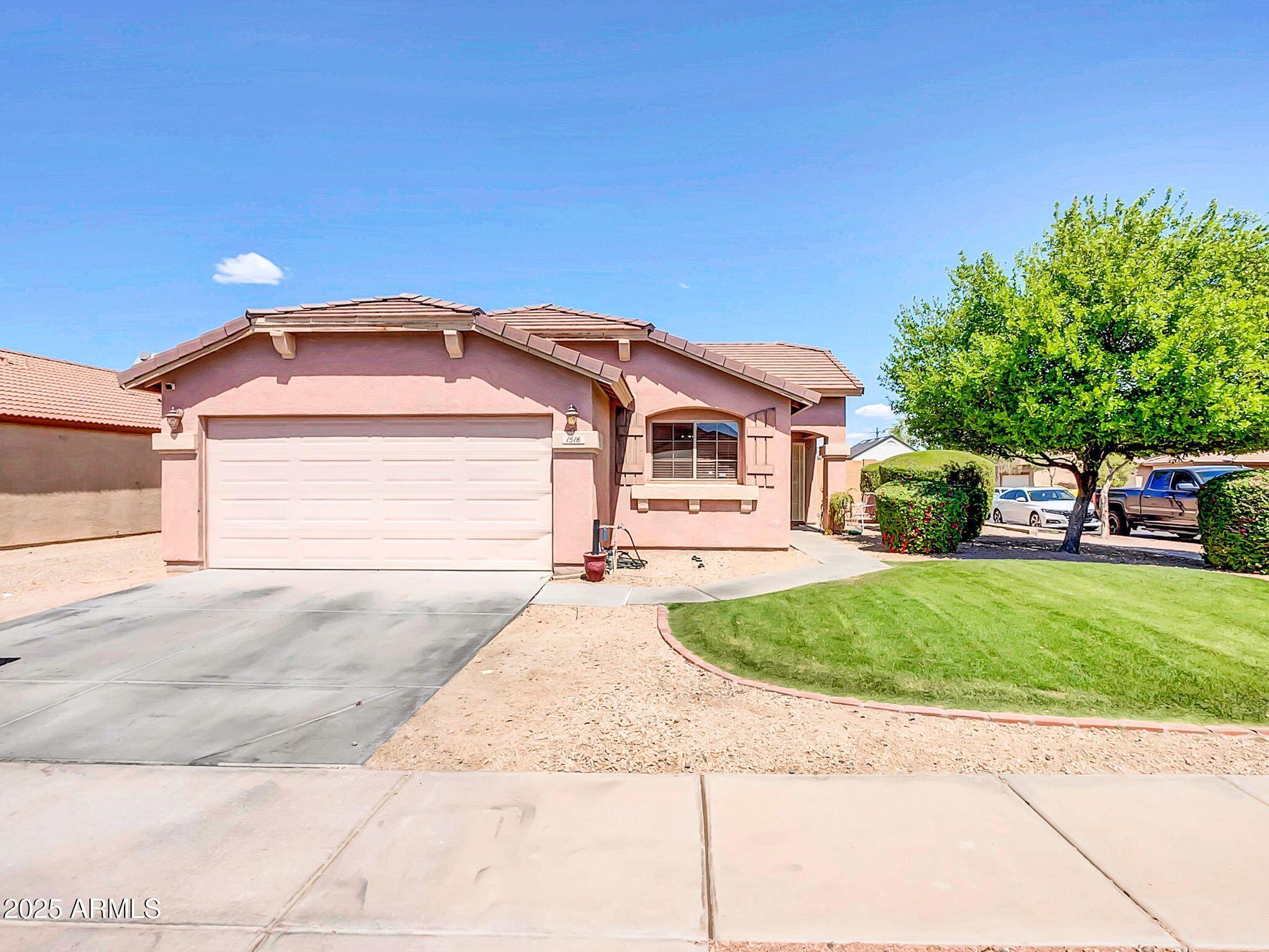 1516 W NANCY Lane