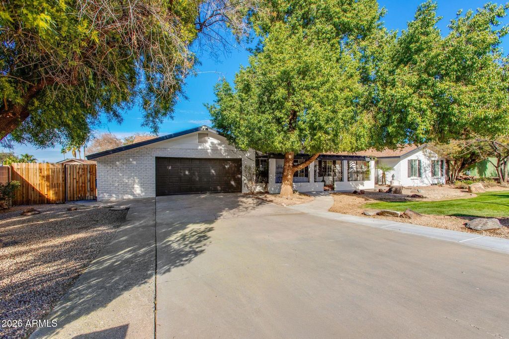 Photo of 1520 W Aster Drive, Phoenix, AZ 85029 (MLS # 6973870)