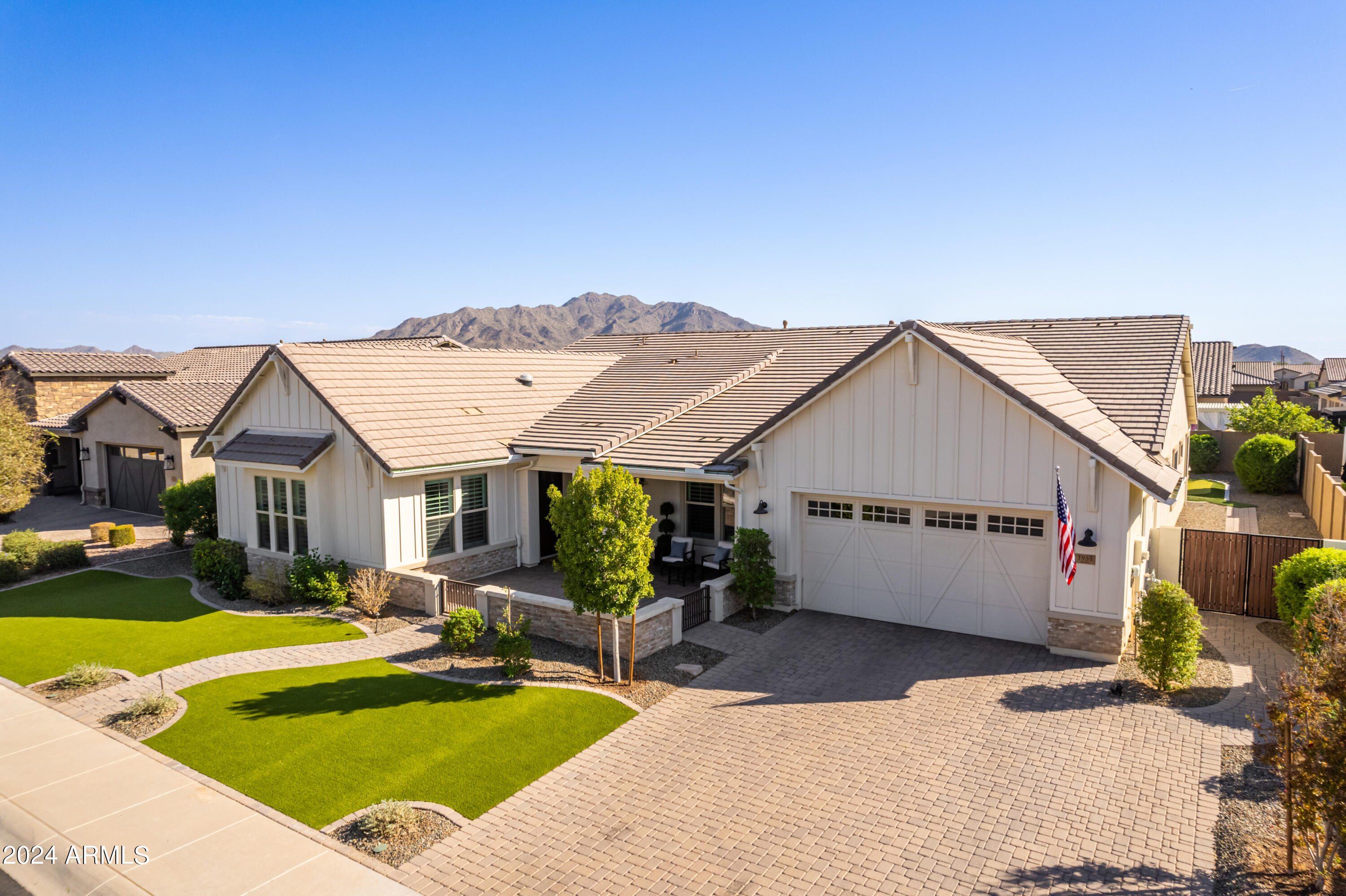 1955 E BLACKHAWK Drive