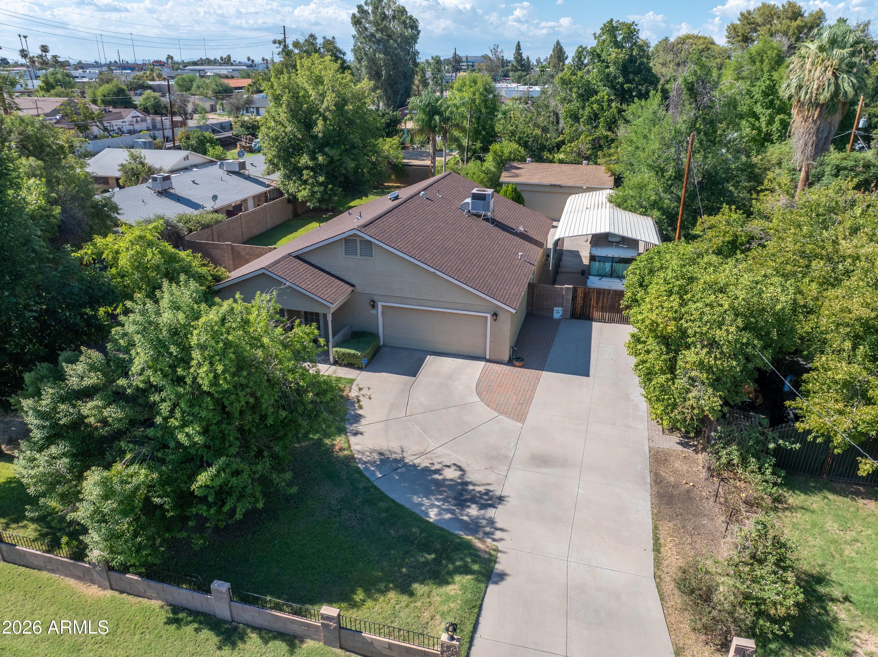 2242 W HAYWARD Avenue