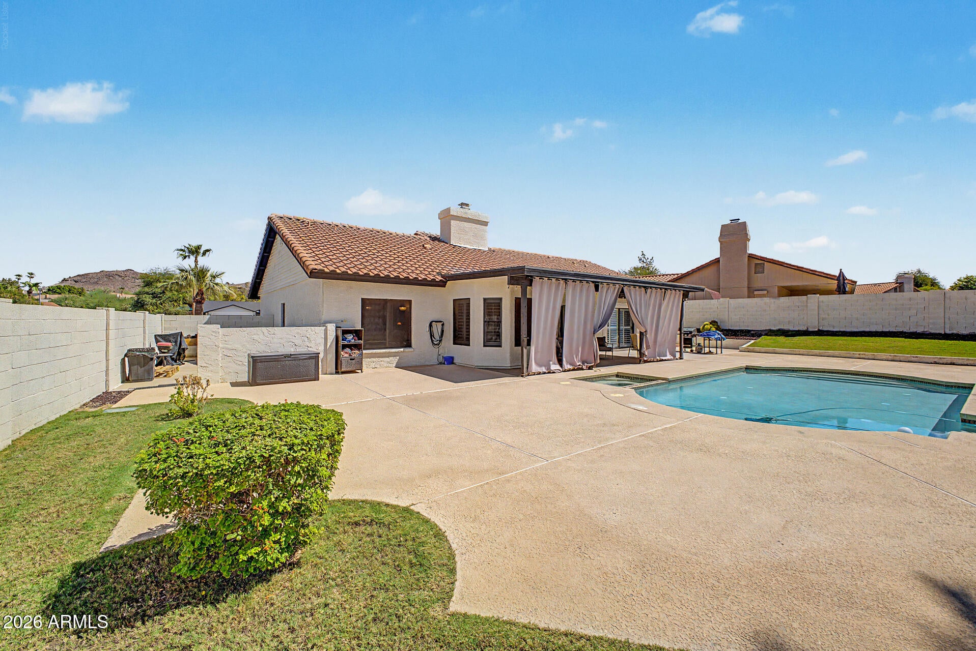 801 E BRAEBURN Drive
