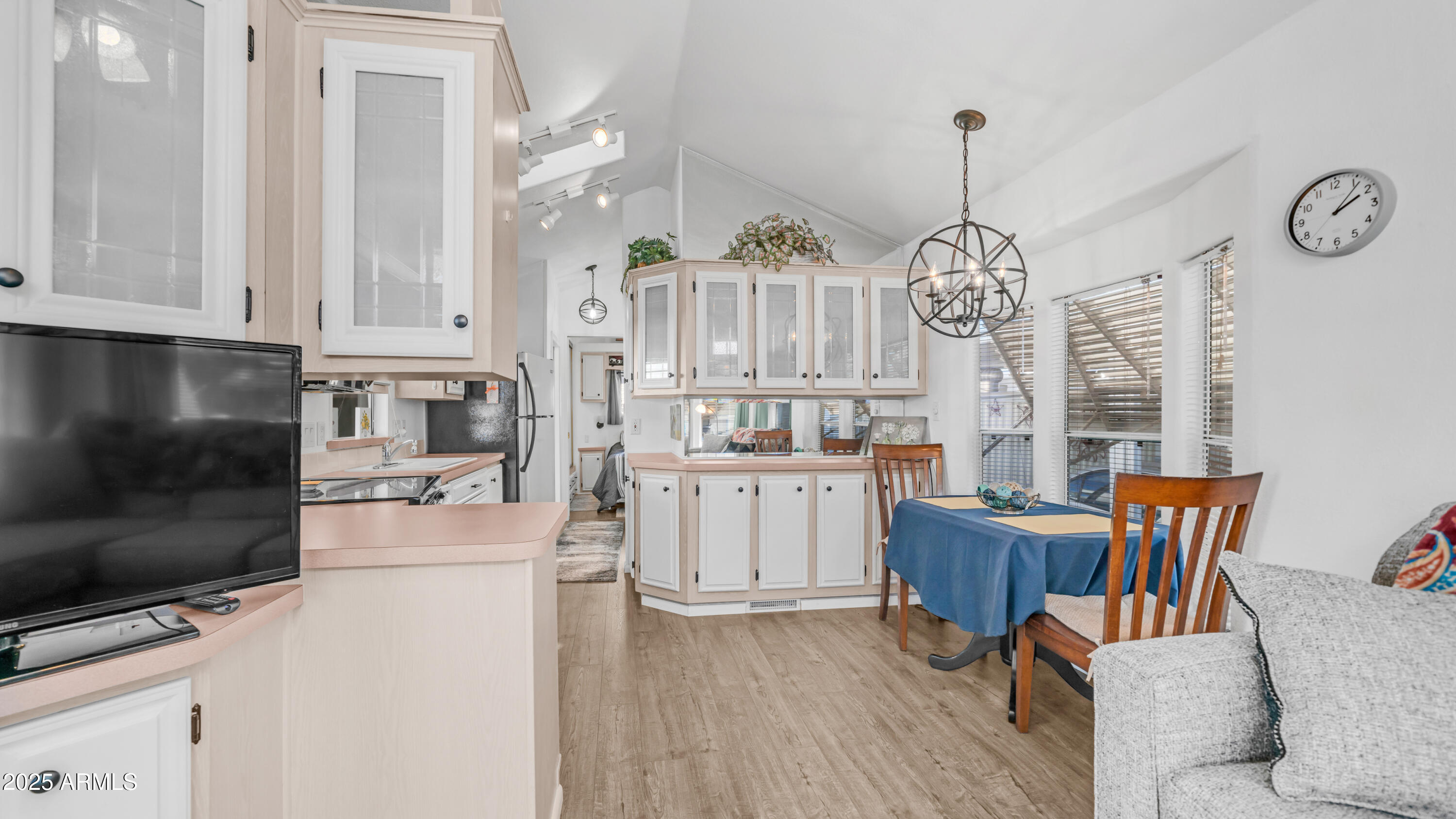 GOLDEN VISTA - Residential
