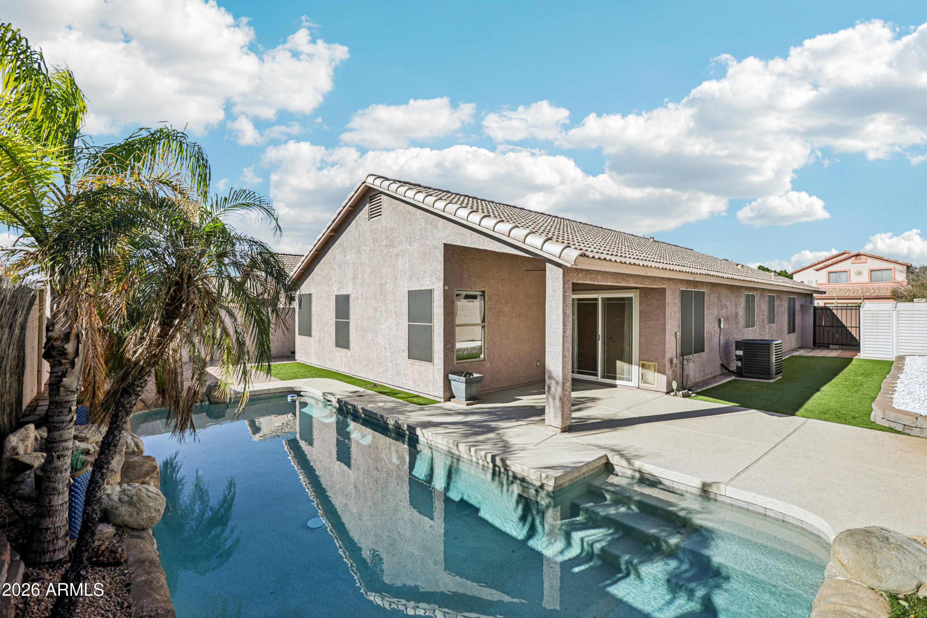 6055 E ROCHELLE Street