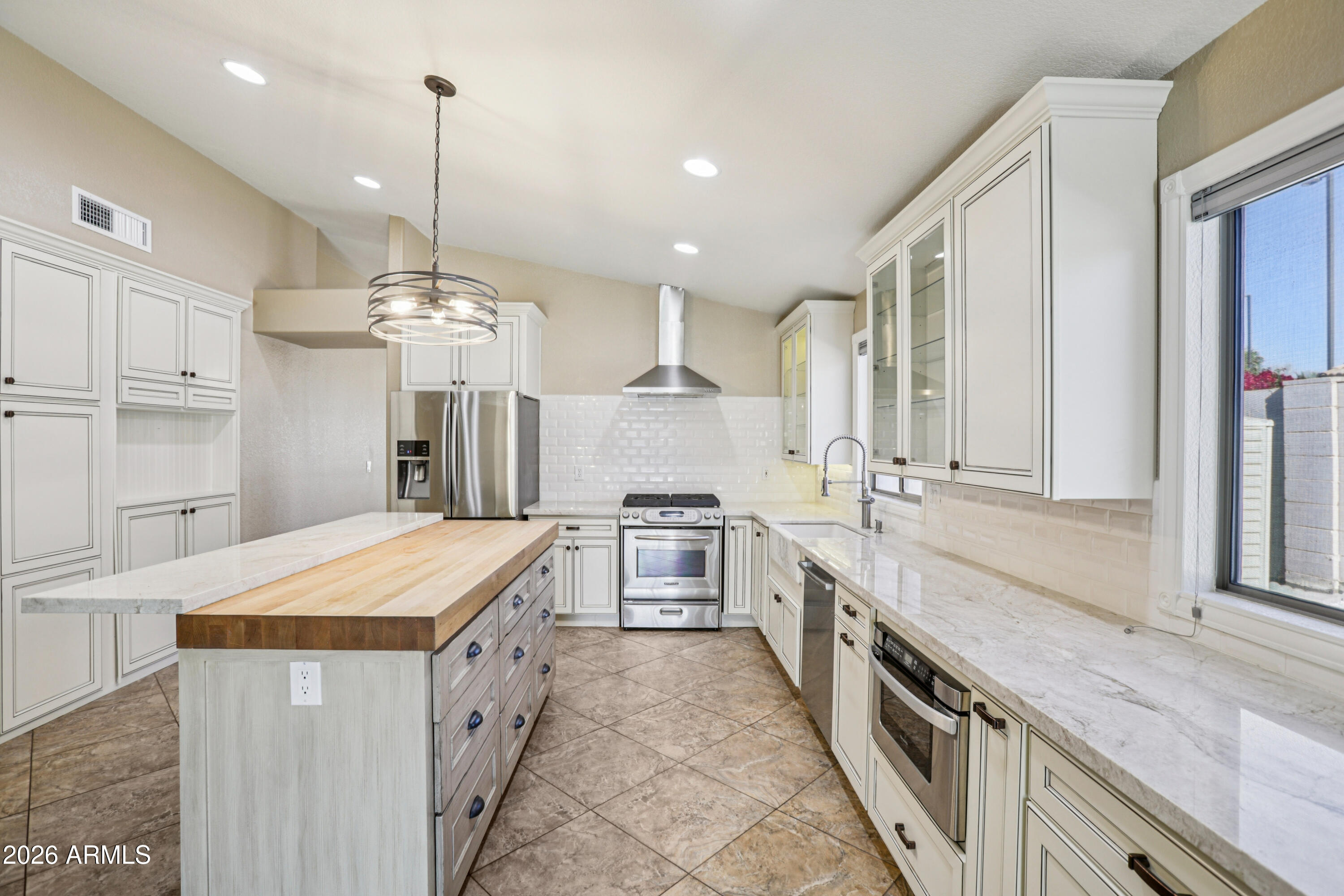 6055 E ROCHELLE Street