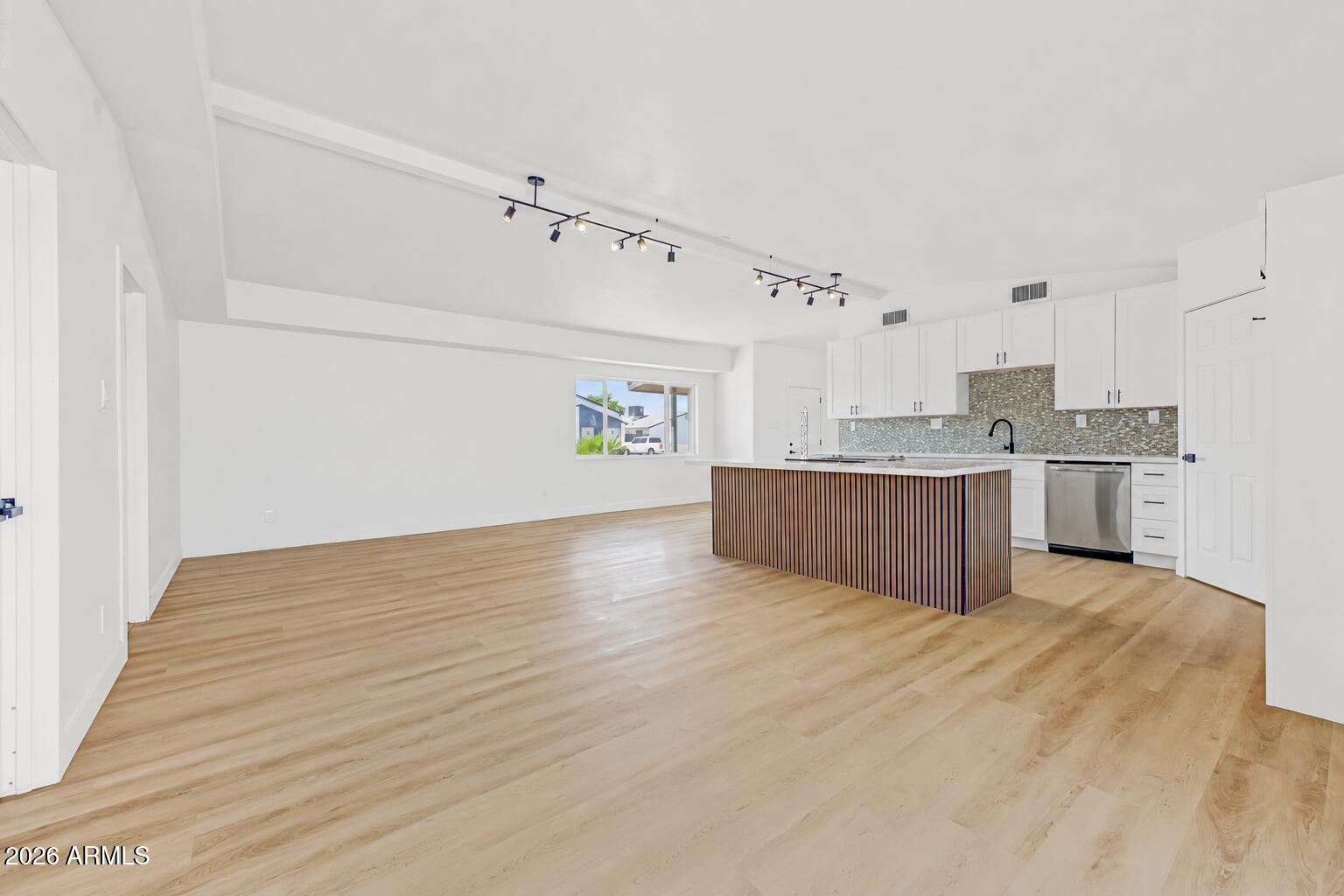 5640 W HIGHLAND Avenue