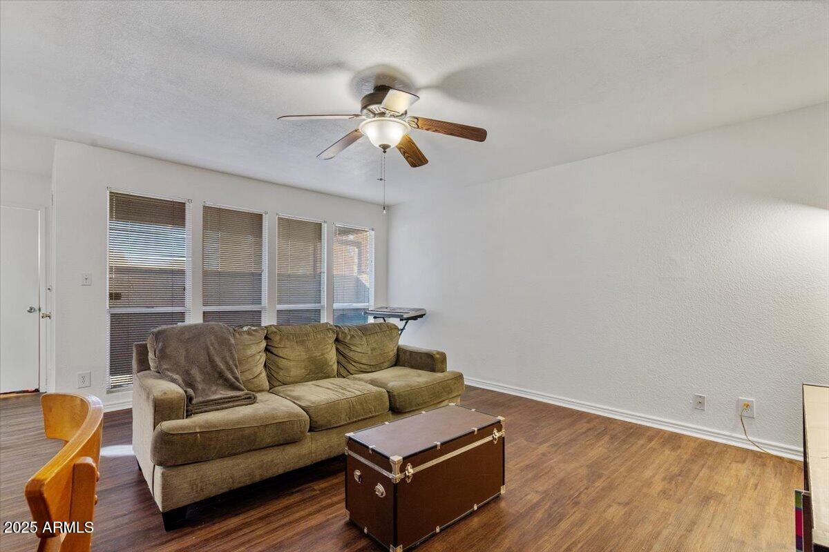 2662 E OAKLEAF Drive