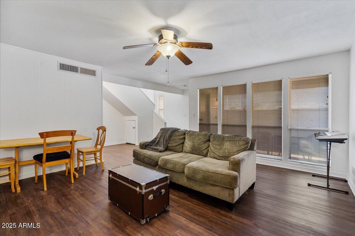 2662 E OAKLEAF Drive