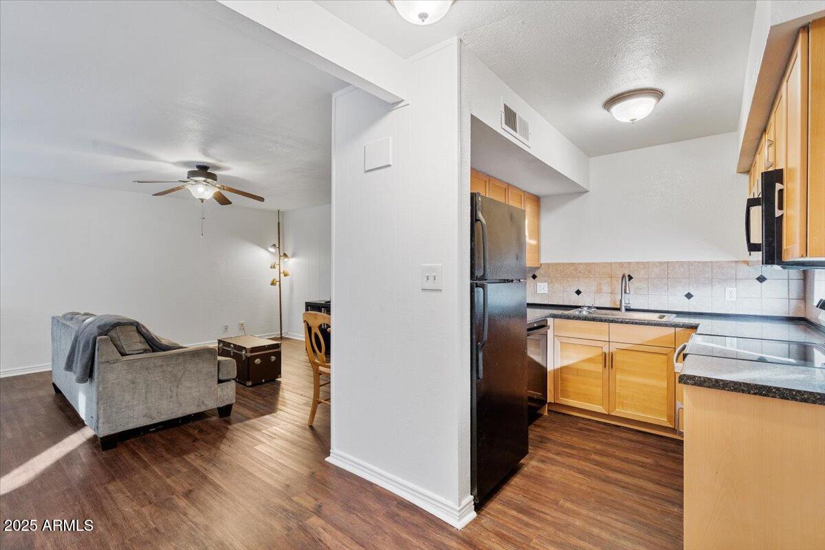 2662 E OAKLEAF Drive