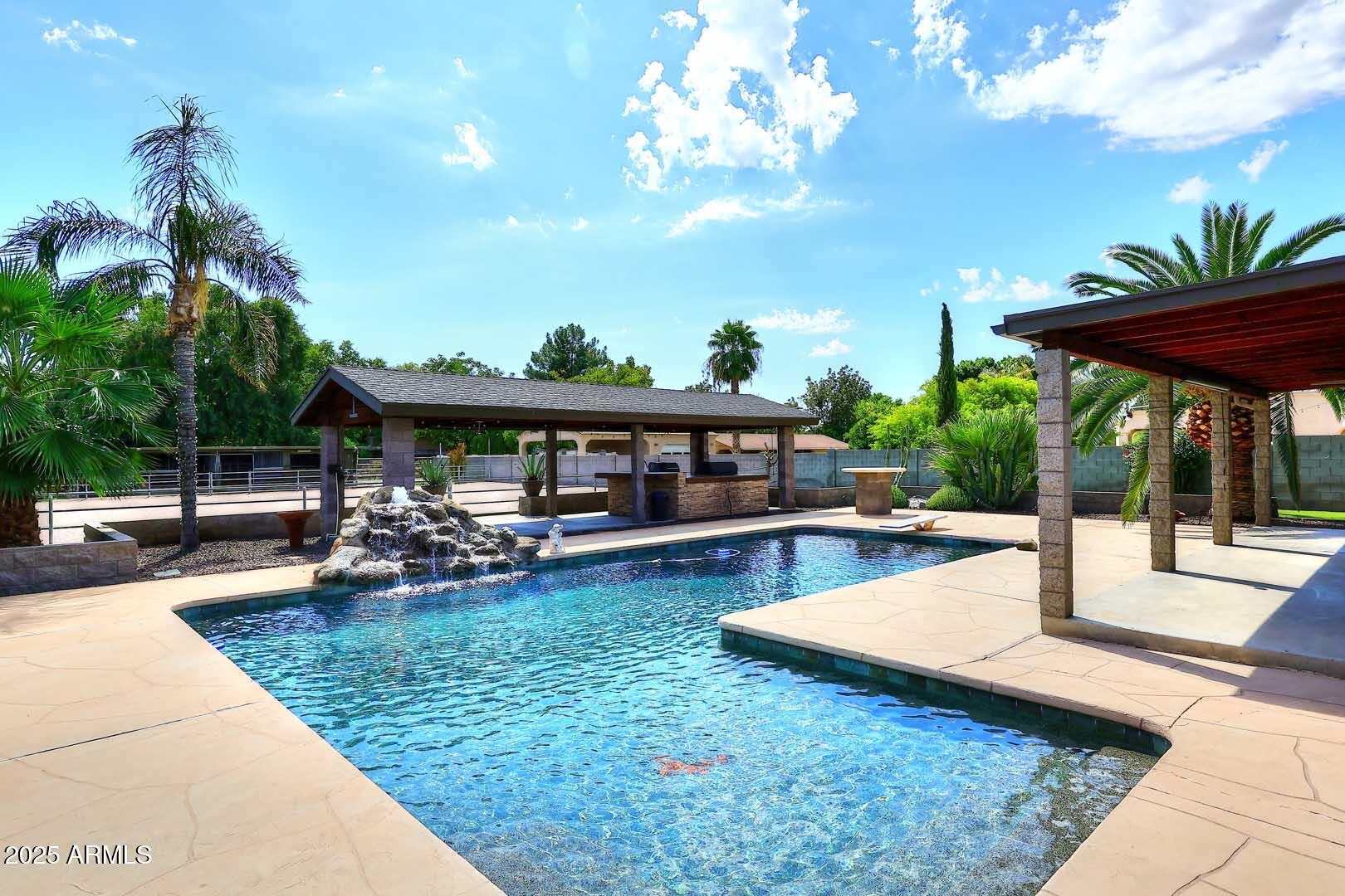 5449 E THUNDERBIRD Road