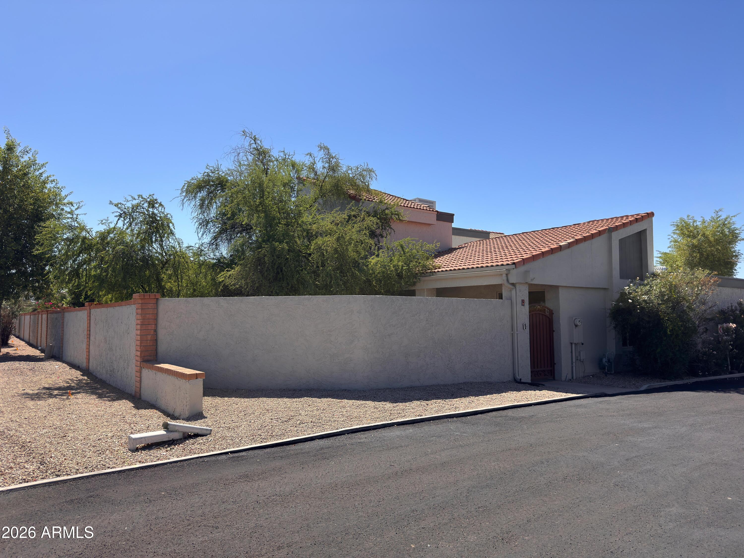 2435 W GREENWAY Road 8